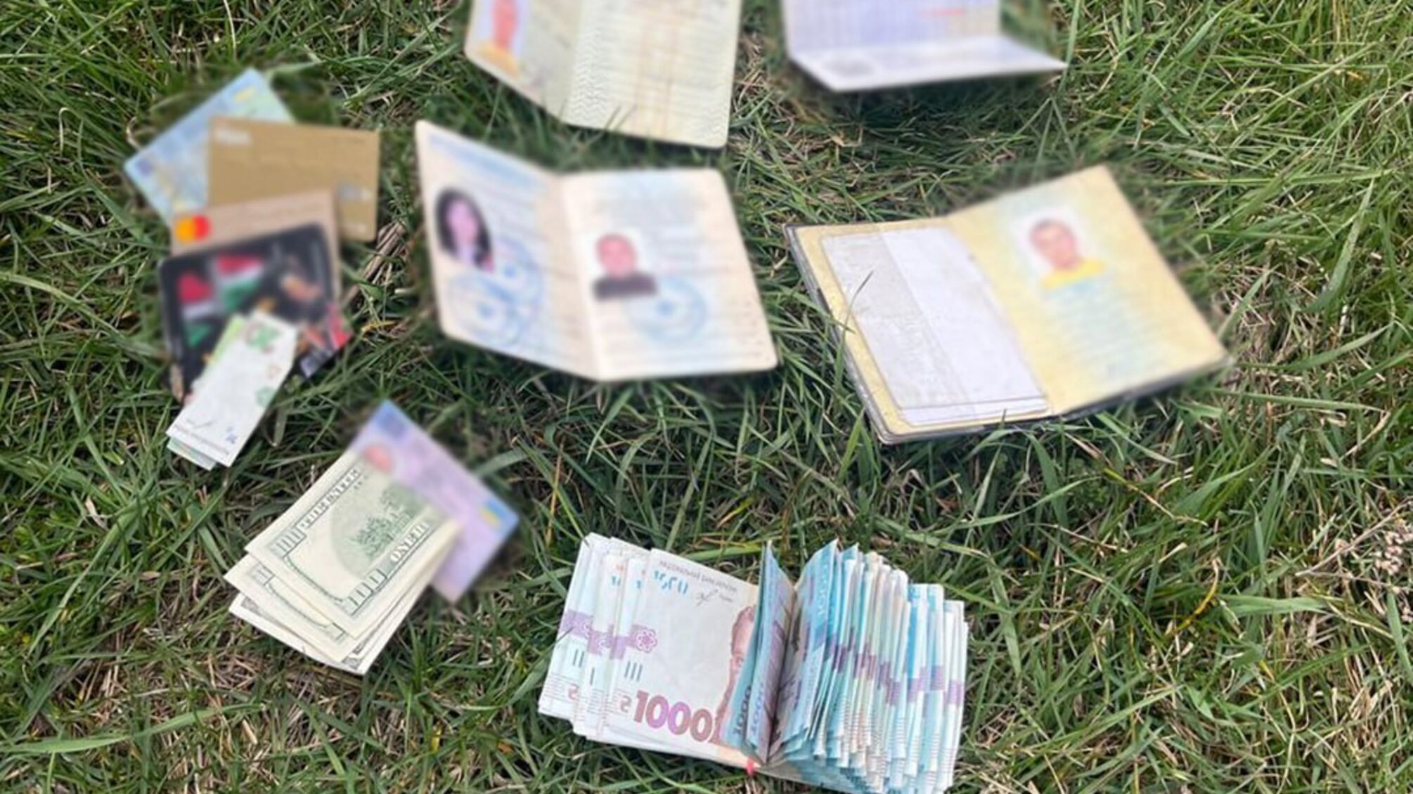 Поліція та СБУ знешкодили канал втечі чоловіків від мобілізації