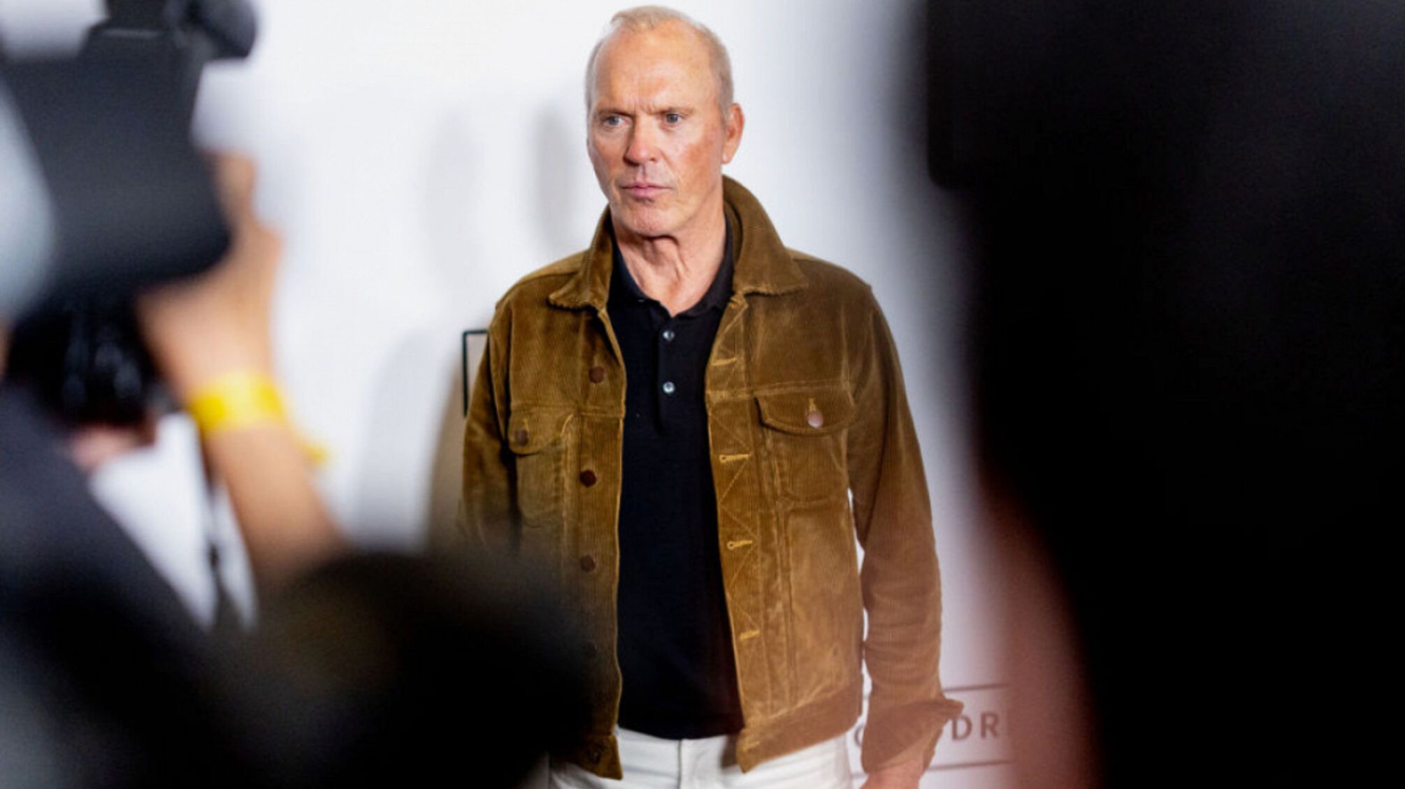 Майкл Китон и Роберт де Ниро снимутся в триллере от Netflix