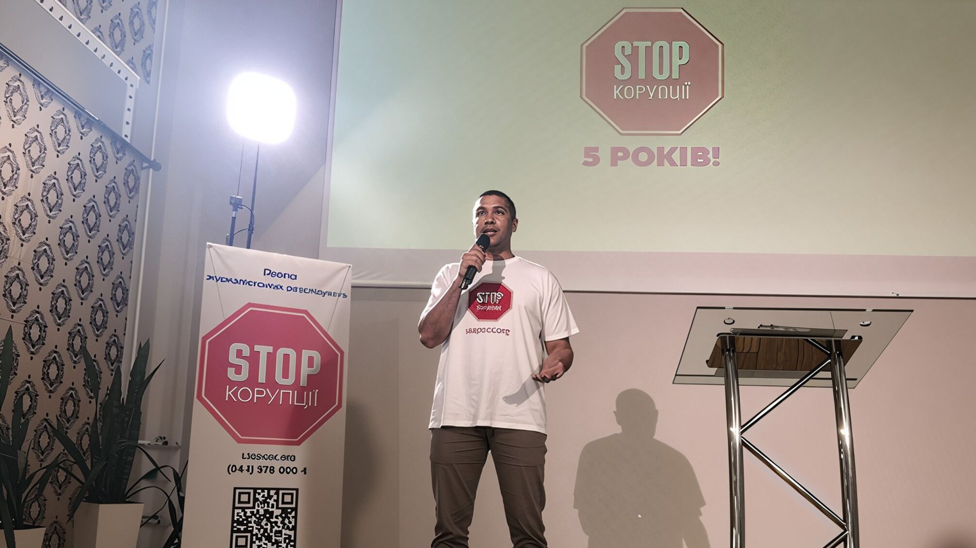 Голова Монастирищенського осередку ВГО 'Стоп корупції', військовослужбовець Юрій Заворотний відзначає день народження