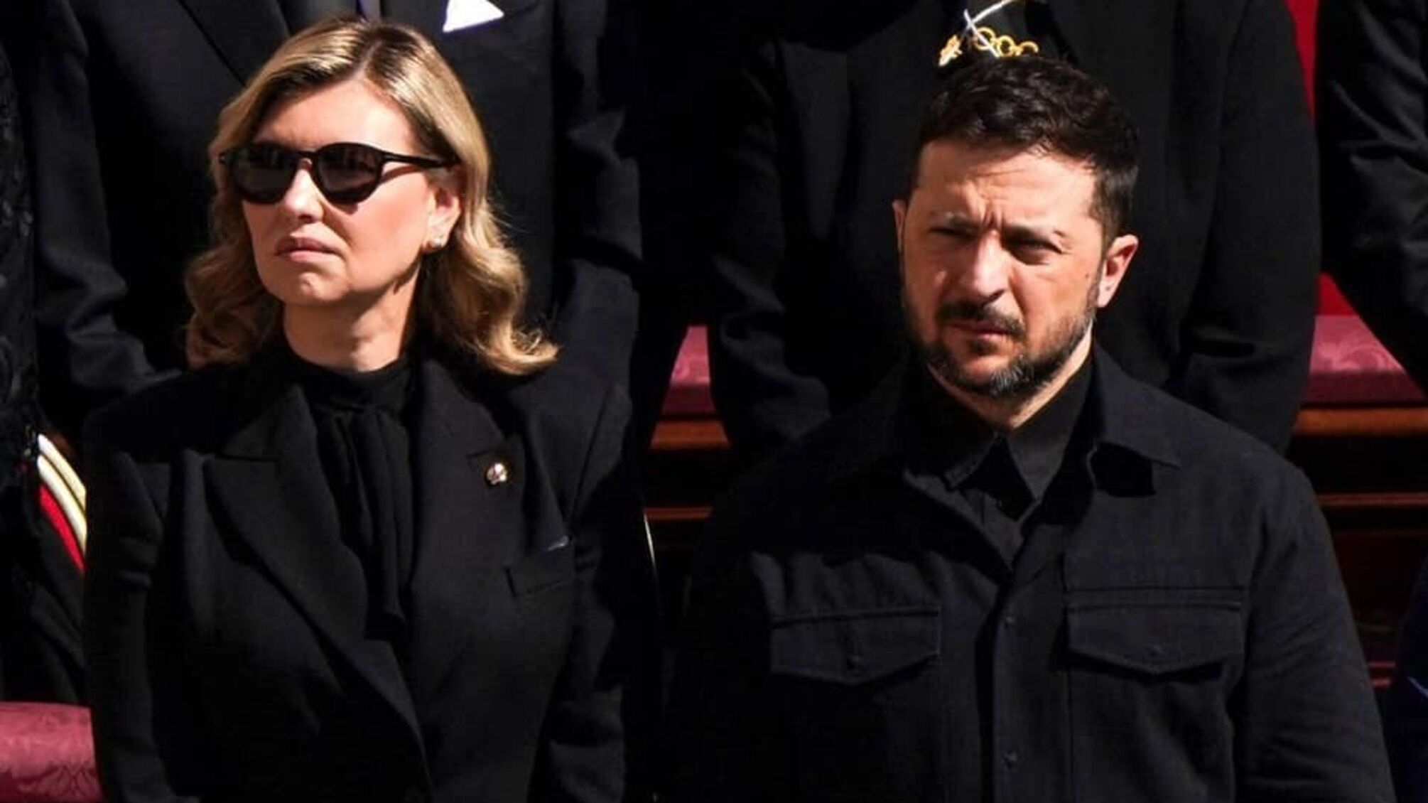 Зеленський уперше за час війни змінив мілітарі-образ на стриманий костюм