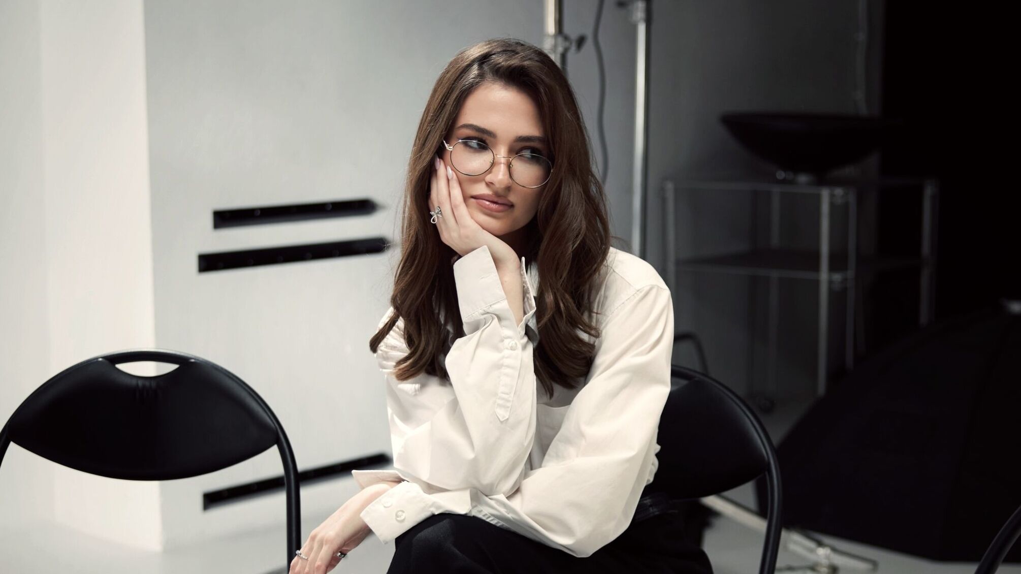 YANA MORI про дебютний альбом, шлях до себе і пошуки підтримки всередині