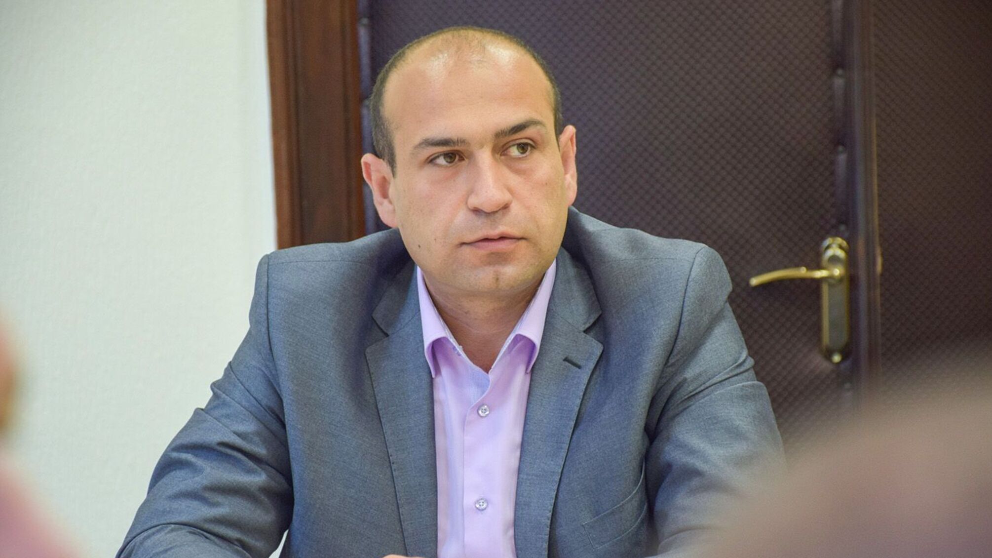 Чиновник з Миколаєва отримав посвідку на проживання в Німеччині, продовжуючи працювати на посаді