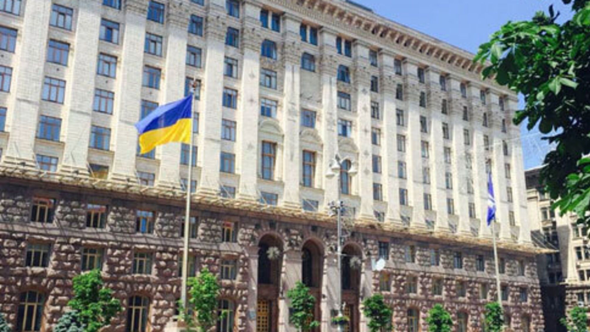 Не могли стояти на ногах: у мережі оприлюднили відео з 'вечірки' соратників Кличка у КМДА