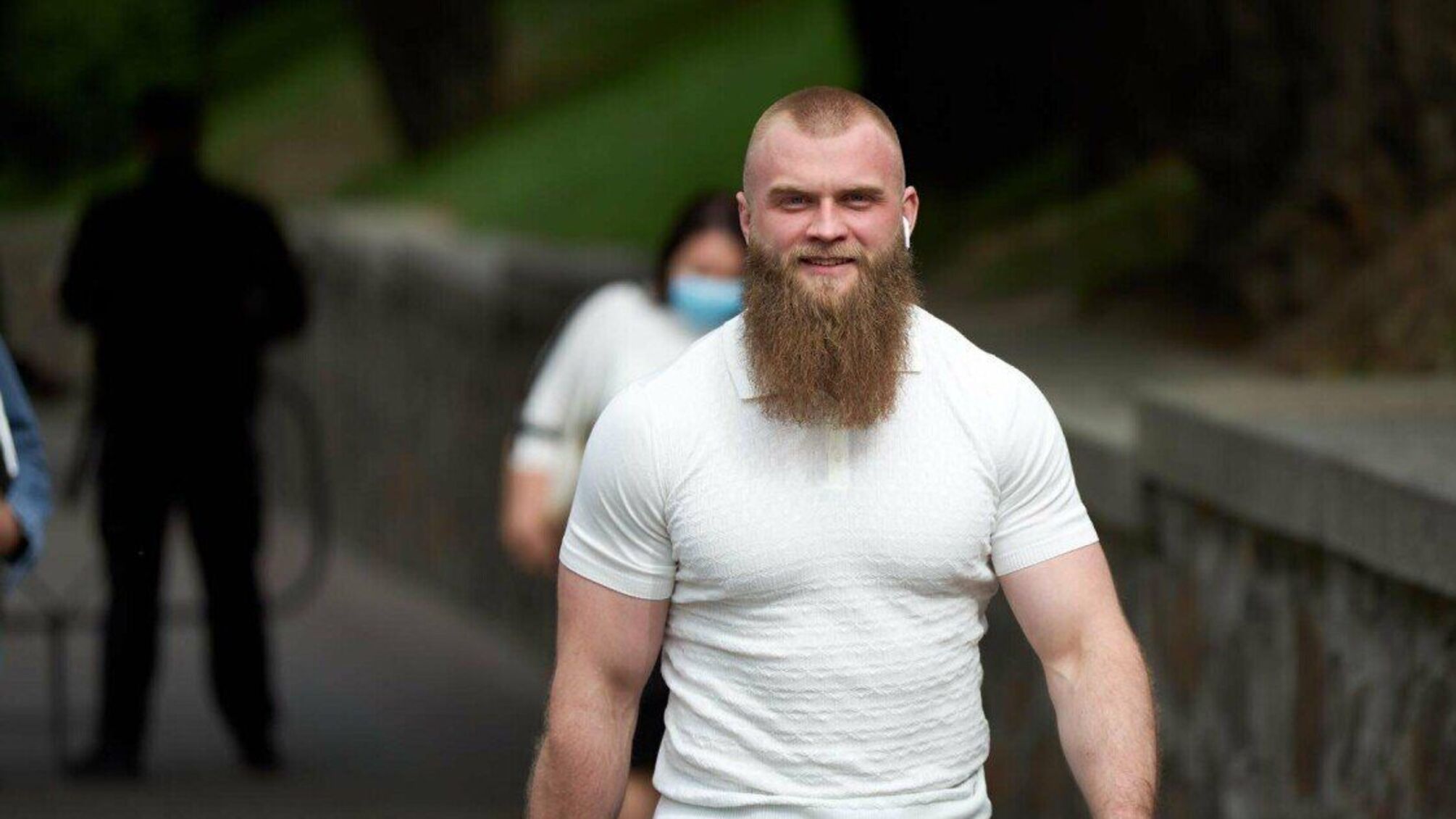 Ряса замість мандата: Дмитрука помітили в Лондоні