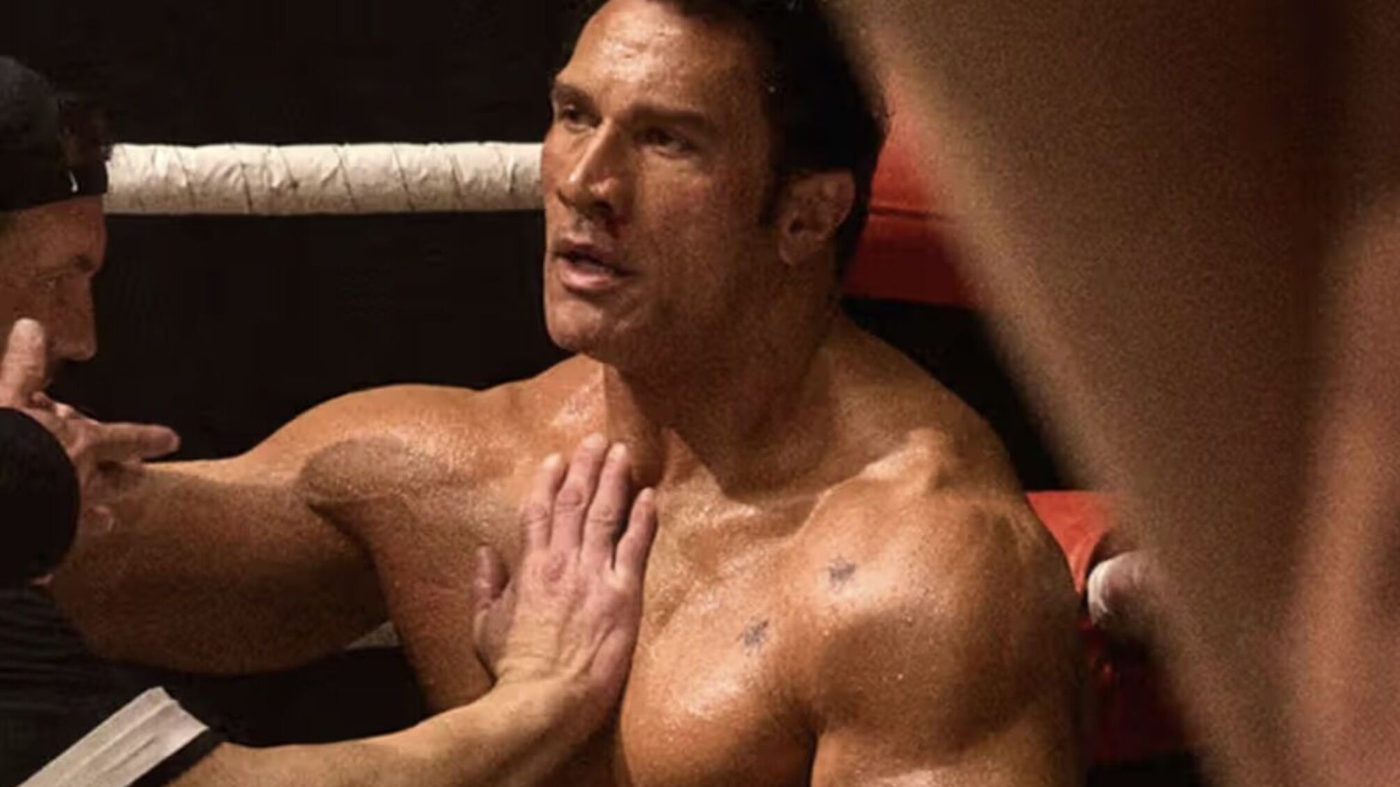 Дуэйн Джонсон превратился в легенду ММА в ленте Бенни Сафди