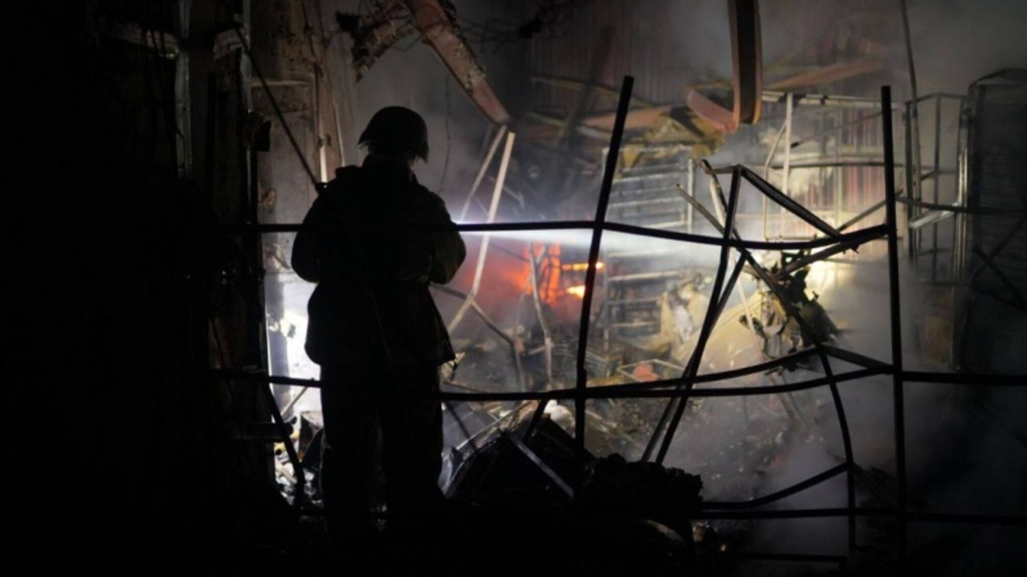 Пожежі в Харкові, Дніпрі та Запорізькій області: що відомо про атаку Росії дронами