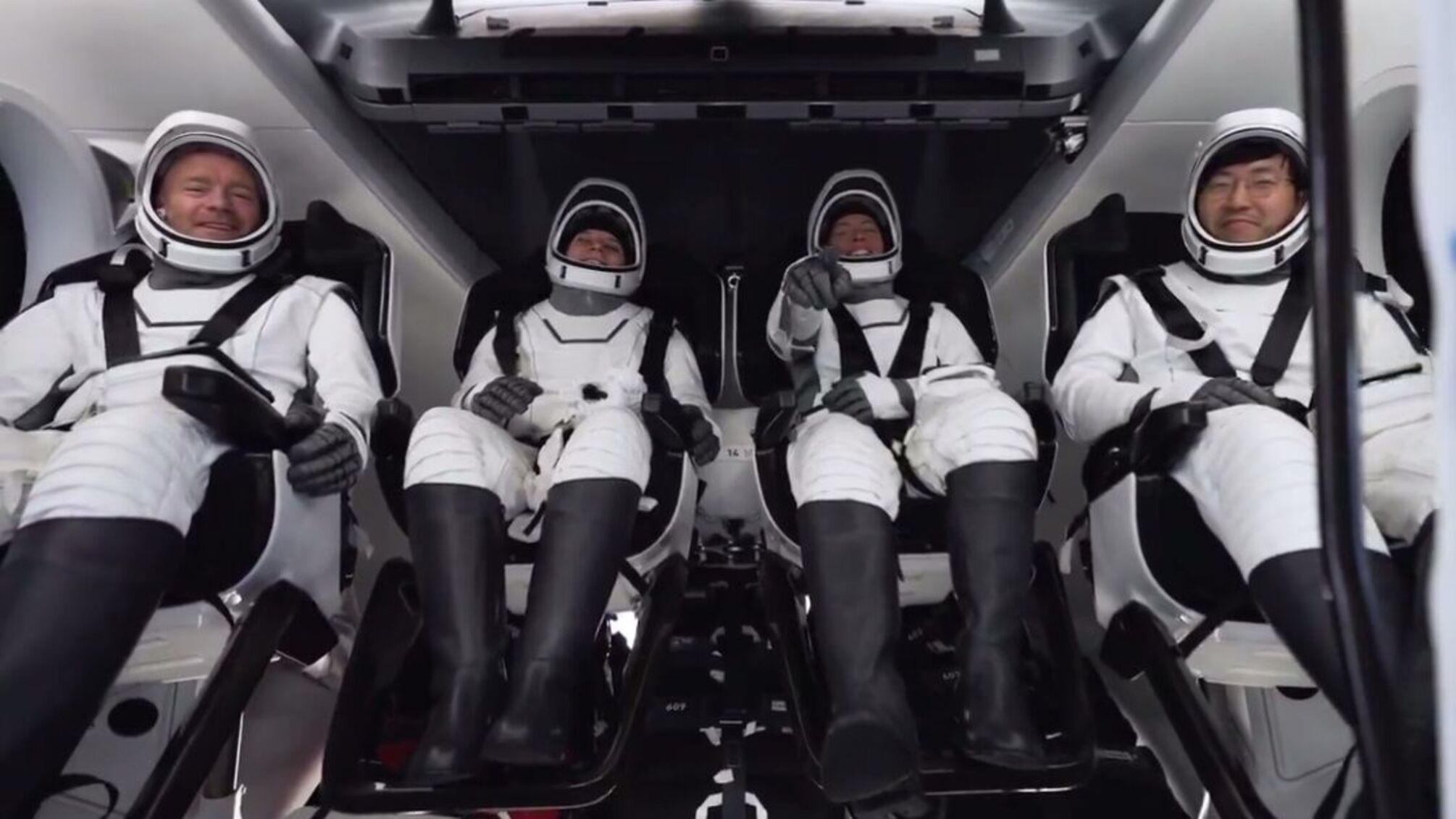 Антарктида из космоса, северное сияние и невесомость: увидевшие участники космотура Fram2