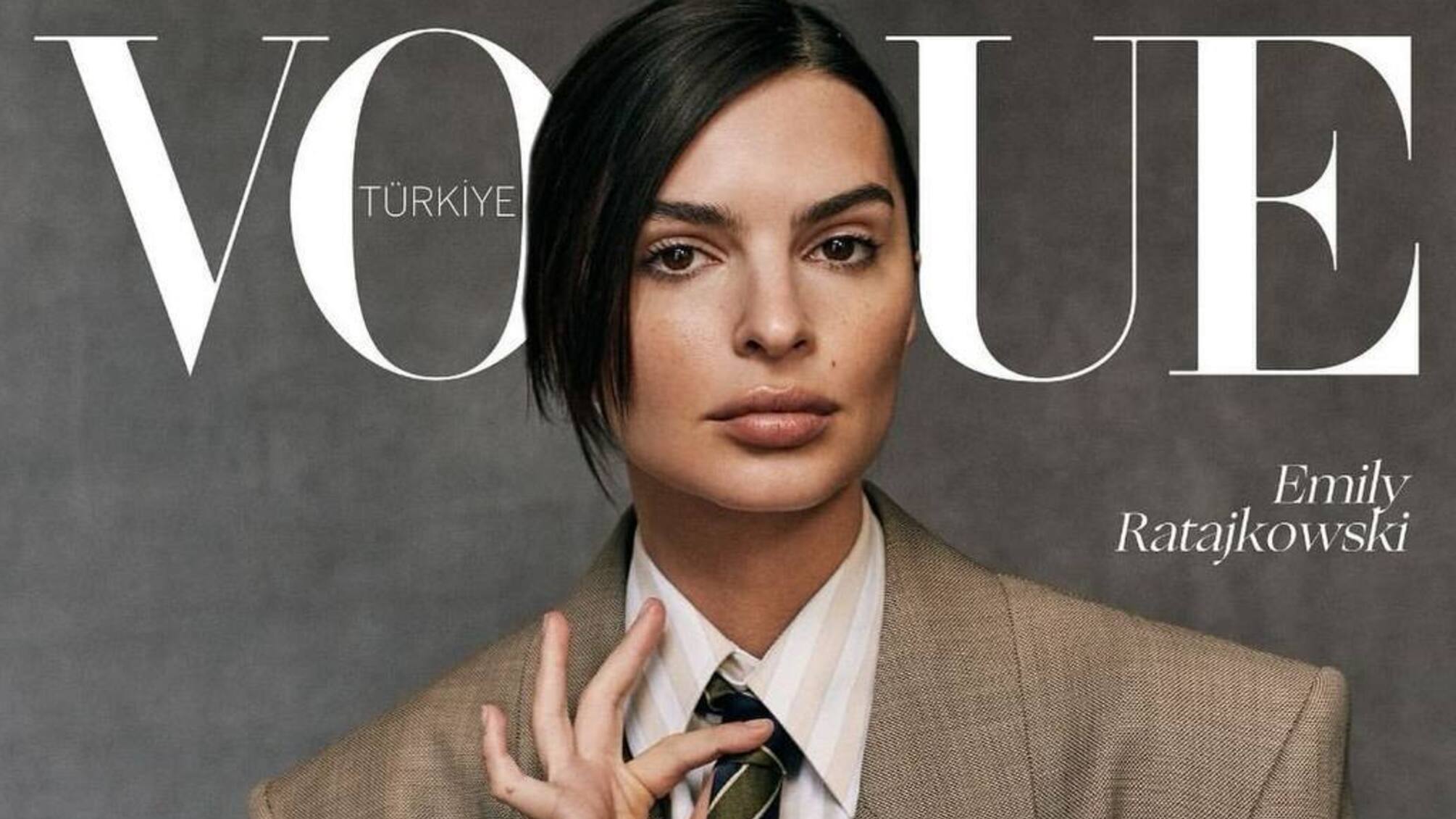 Емілі Ратаковскі прикрасила обкладинку нового випуску Vogue