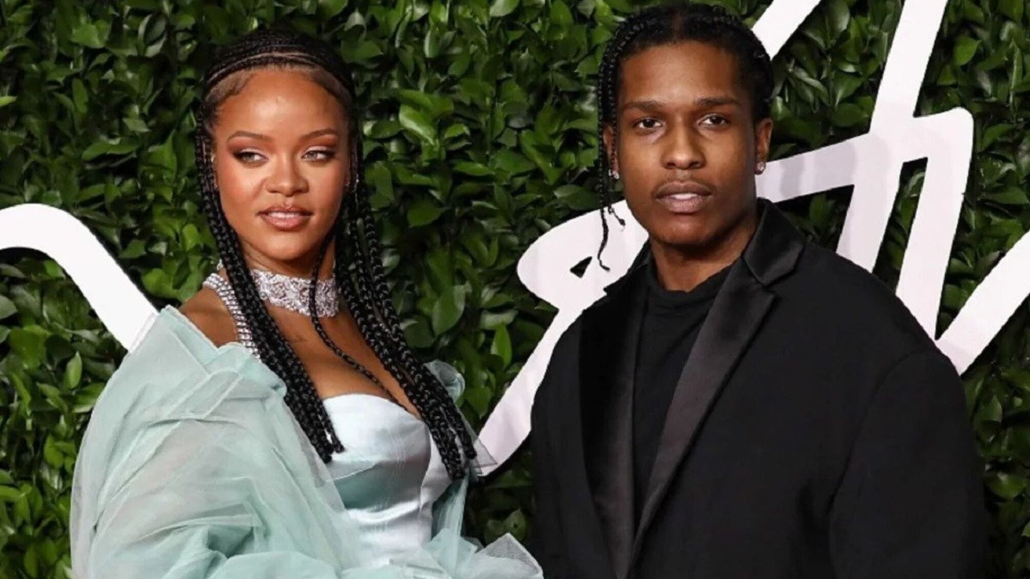 Ріанна запідозрена у третій вагітності