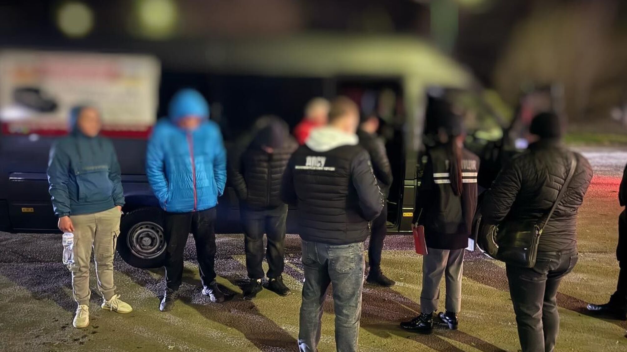 Організатори з Чернівців, пасажири з Києва: як працювала схема втечі за кордон