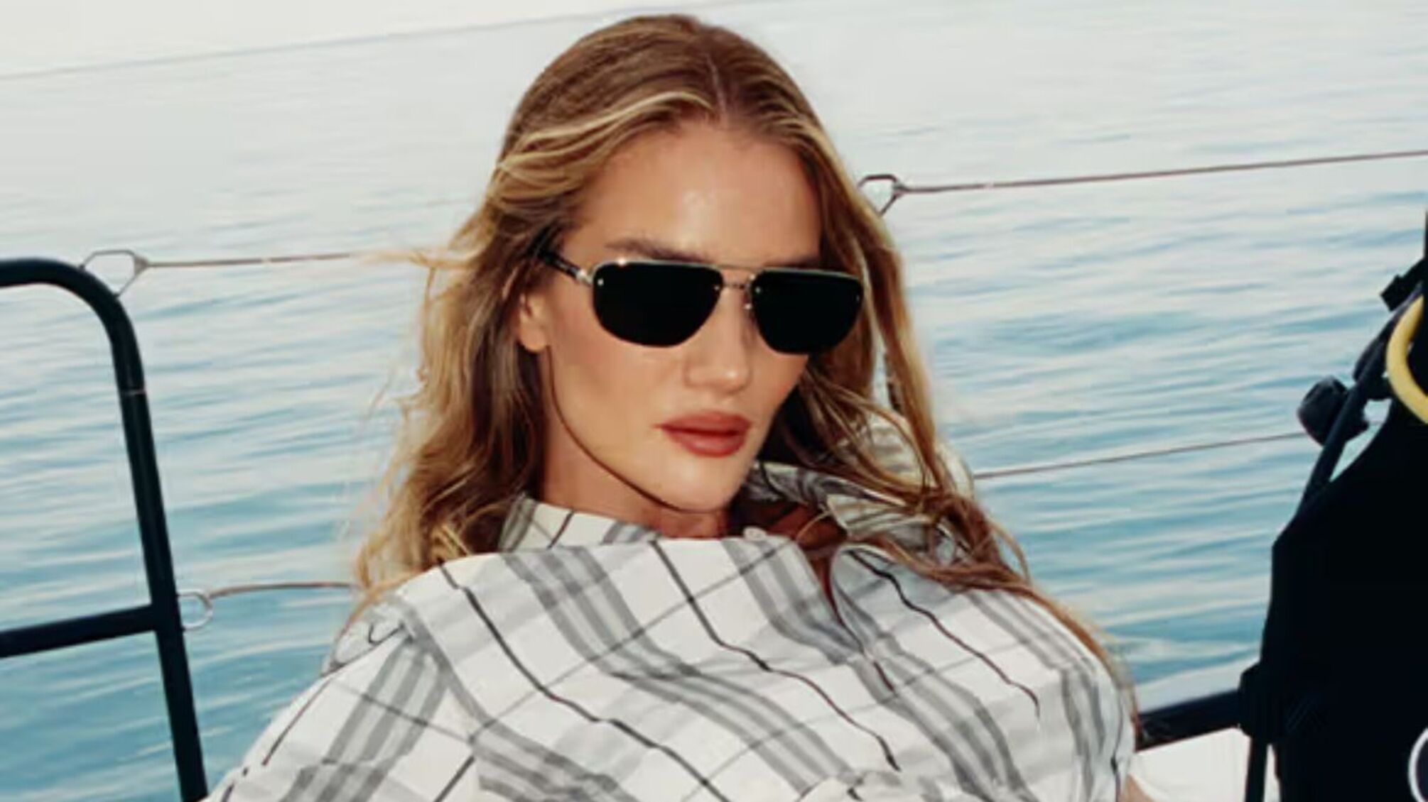 Рози Хантингтон-Вайтли в новой кампании Burberry - Лето 2025