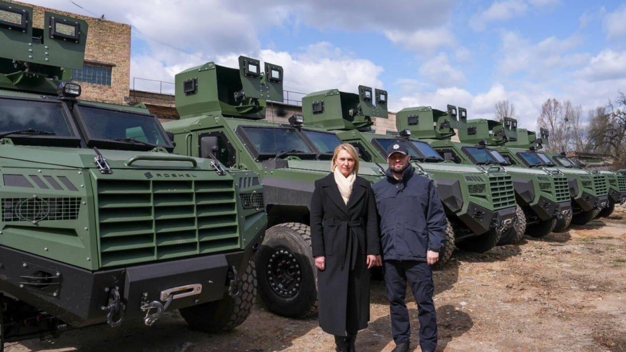 В Україну прибули захищені бронемашини MRAP для сил безпеки
