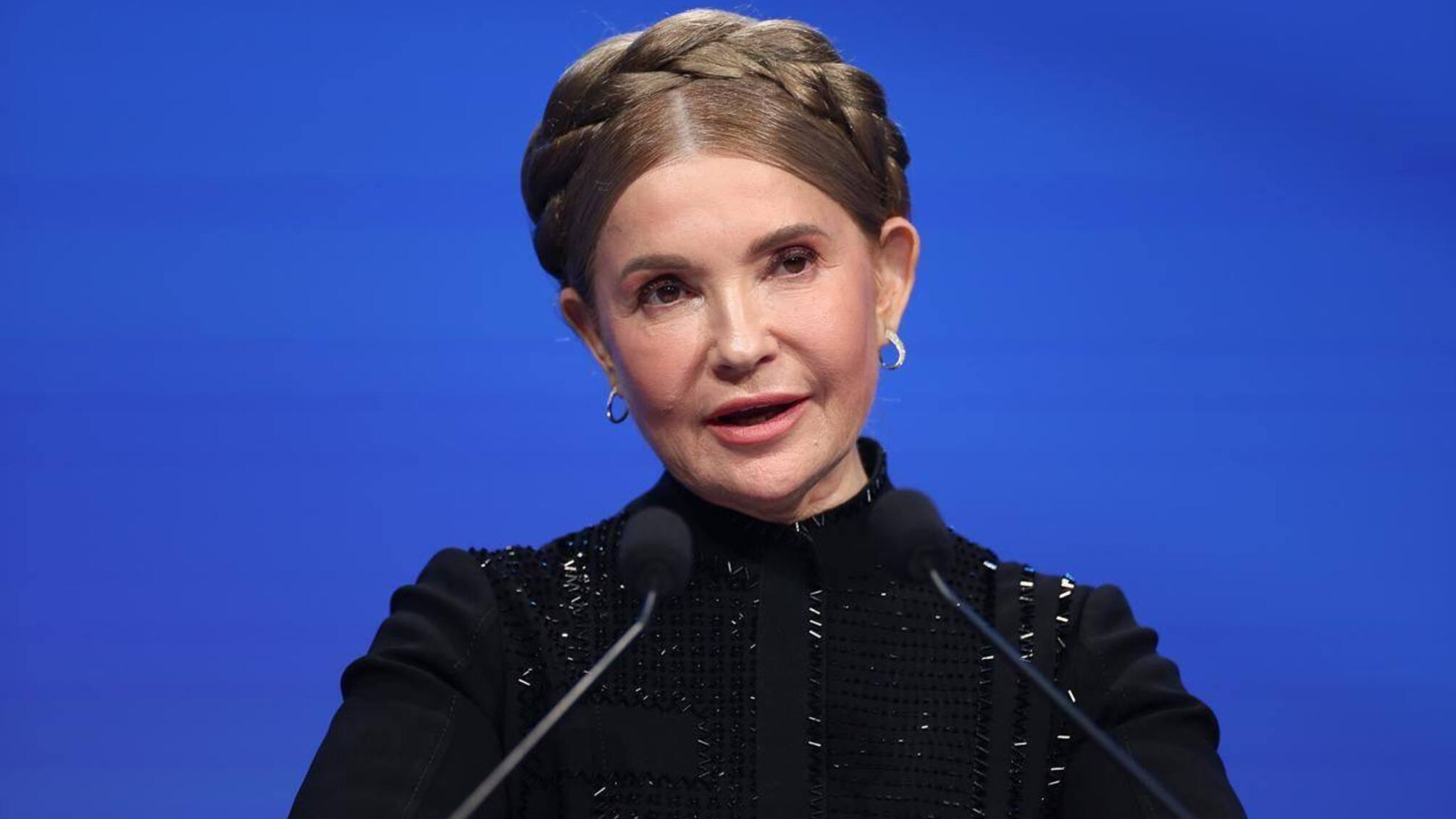 Аяқталған түкті пабис жақыннан Бірінші топтық порно фильм