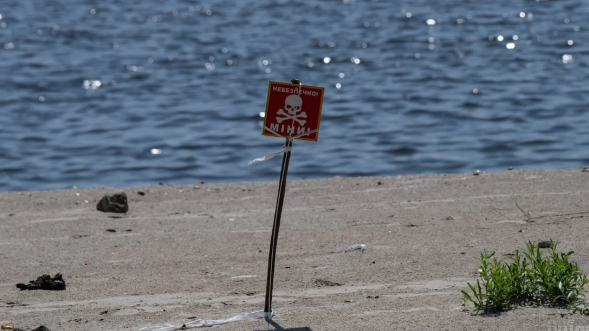 В Одессе шестерых людей на матрасах унесло в море: всех удалось спасти