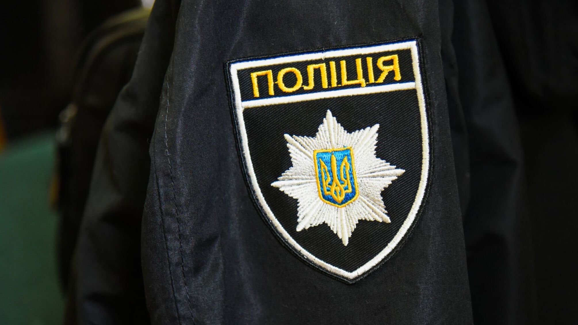 В Киеве парень сбывал наркотики, маскируя их под дорогостоящие гаджеты