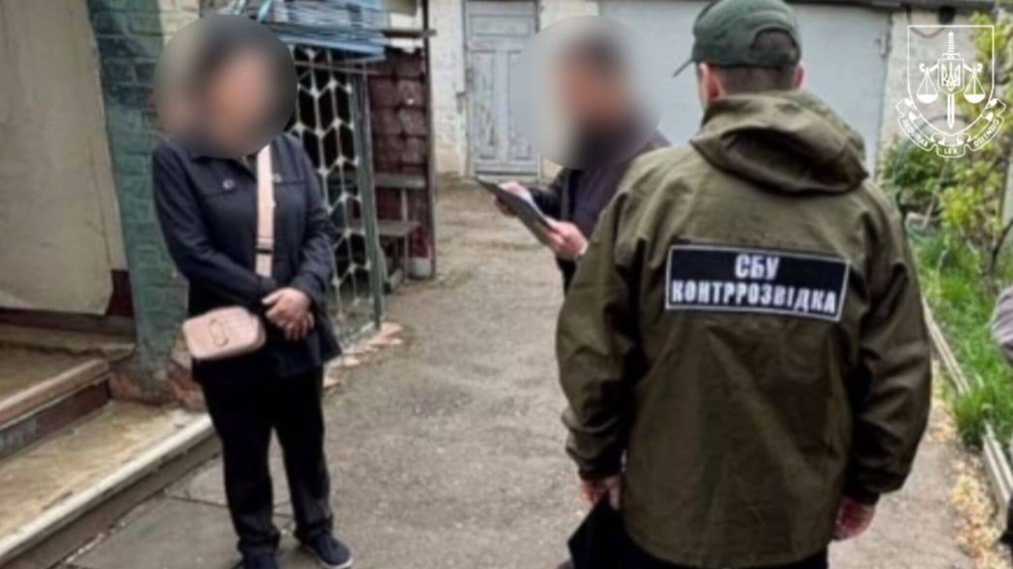 Через мессенджер Telegram она регулярно передавала координаты и сведения о перемещениях украинских подразделений в Славянске и Краматорске.