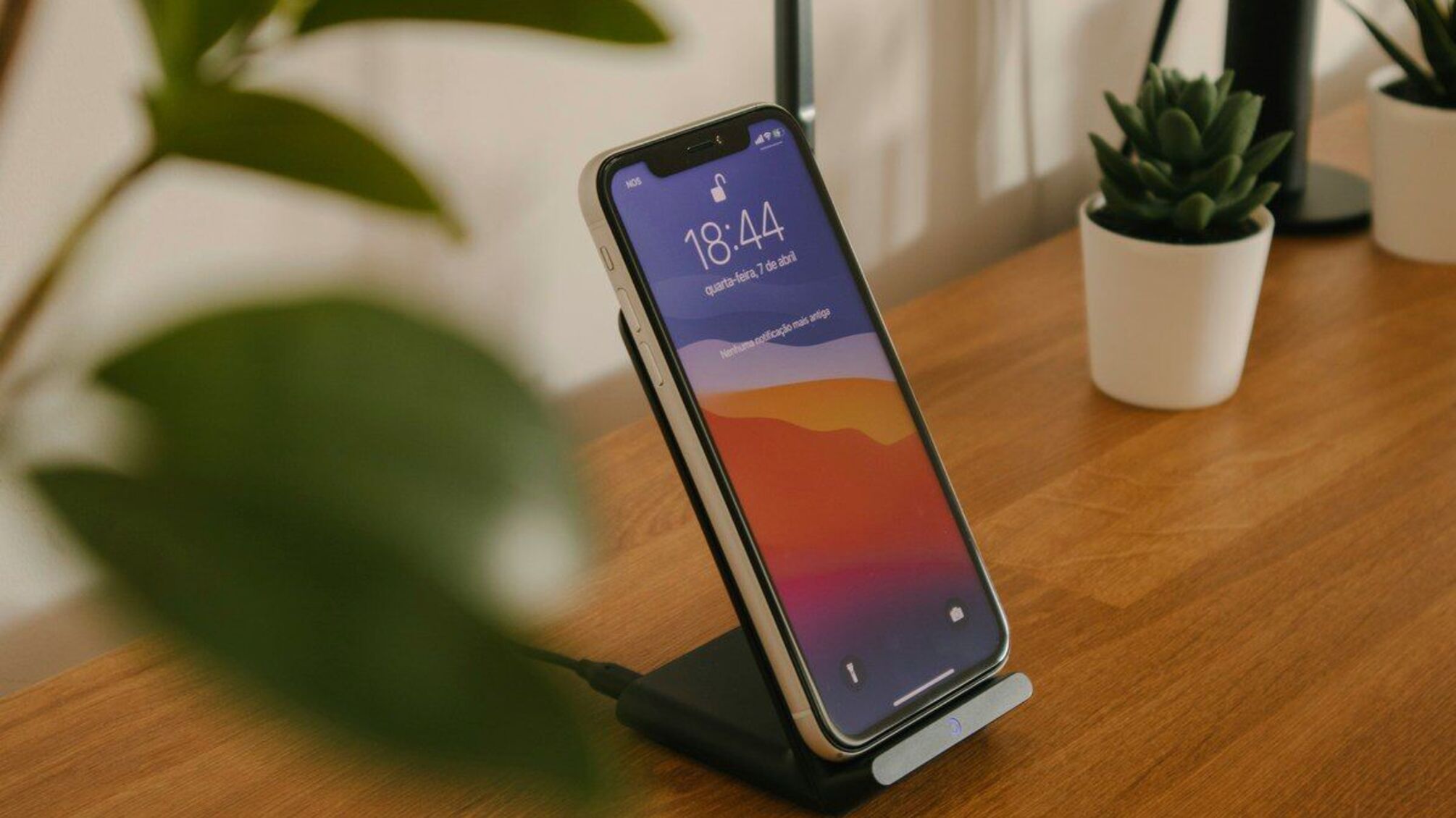 Apple планирует увеличить работу батареи на всех айфонах с iOS 19, внедрив функцию с ИИ