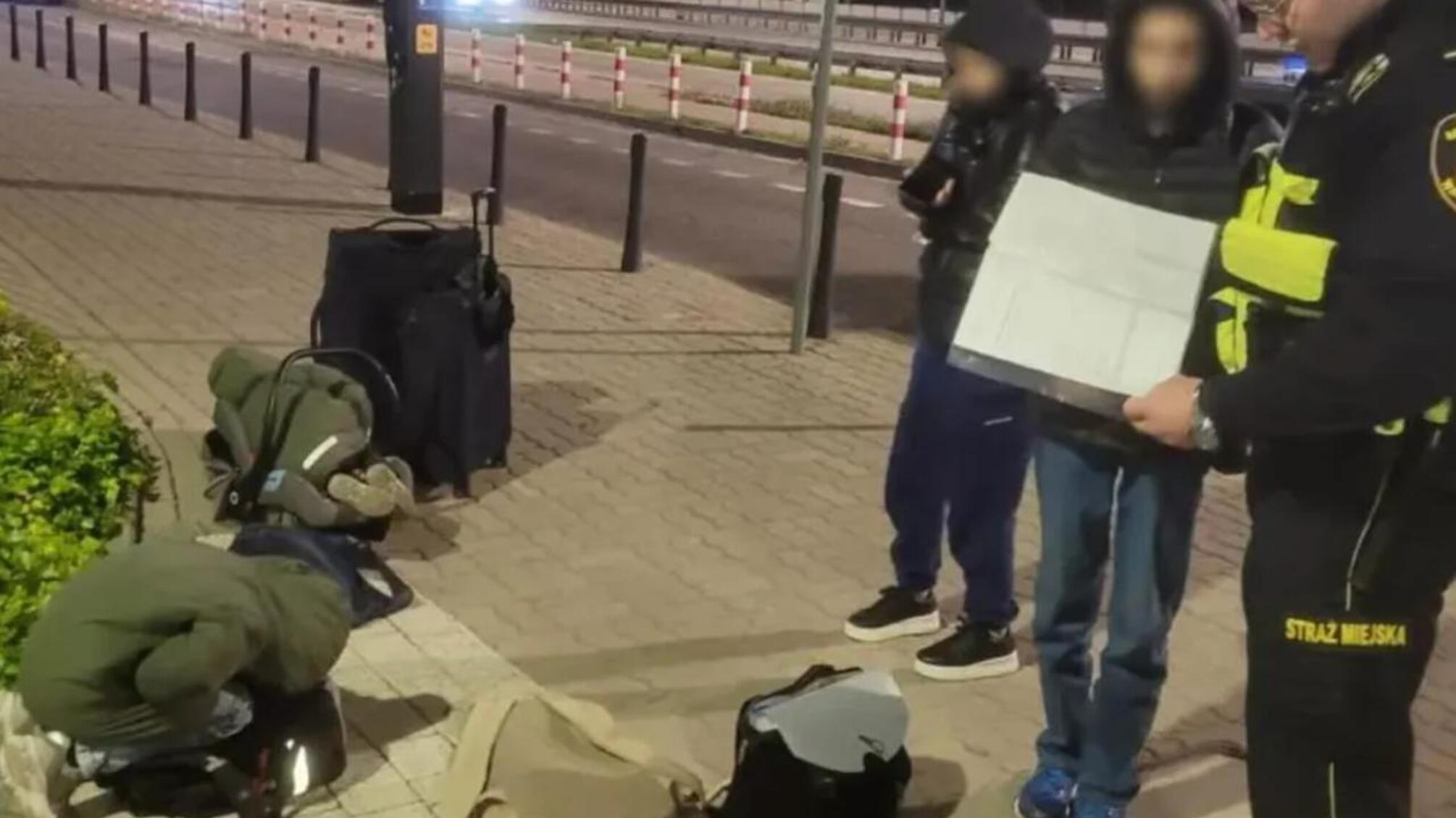 В Варшаве спасли беременную украинку с тремя маленькими детьми
