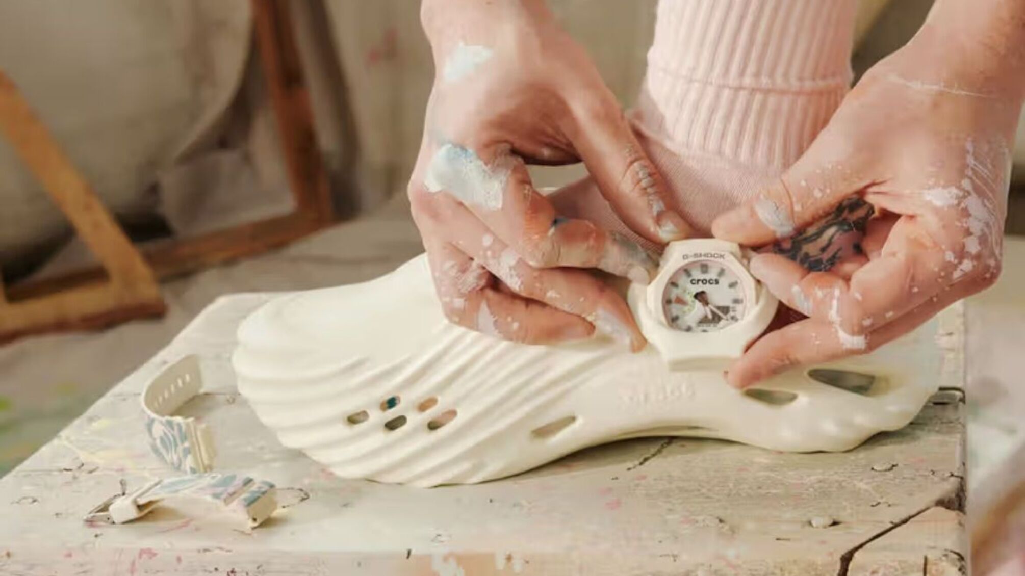 G-Shock и Crocs создали уникальную серию обуви с часами