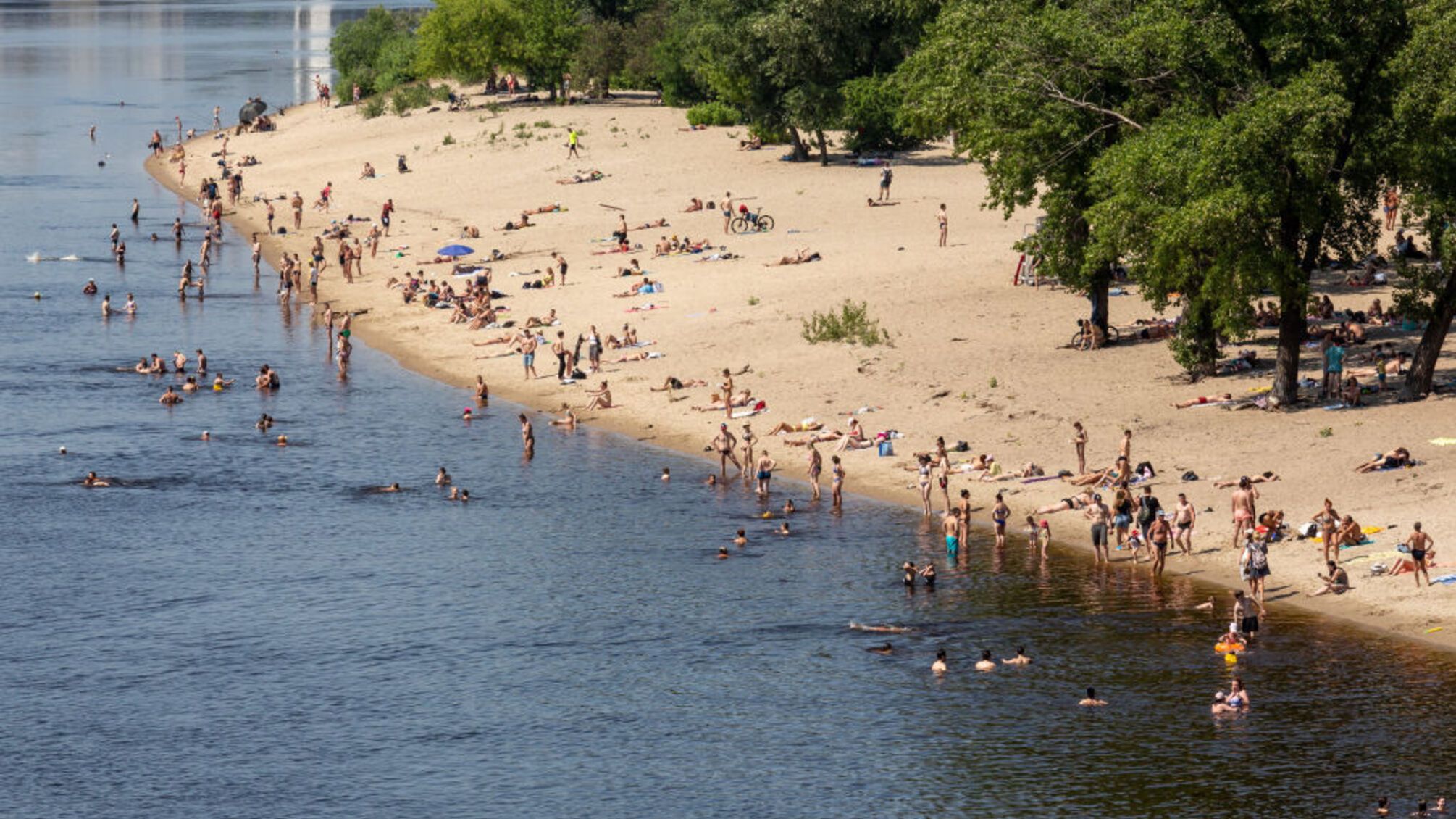 Отдых на киевских пляжах остается запретным