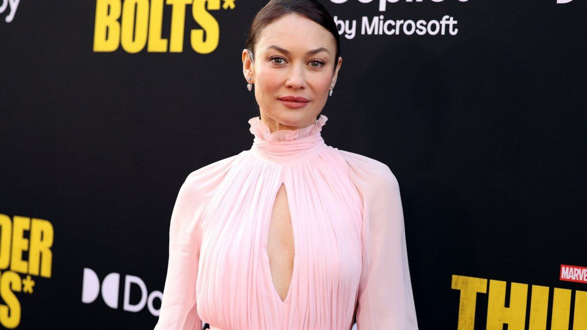 Ольга Куриленко и Мартин Фриман снимутся в триллере 'Пусть Бог все устроит'