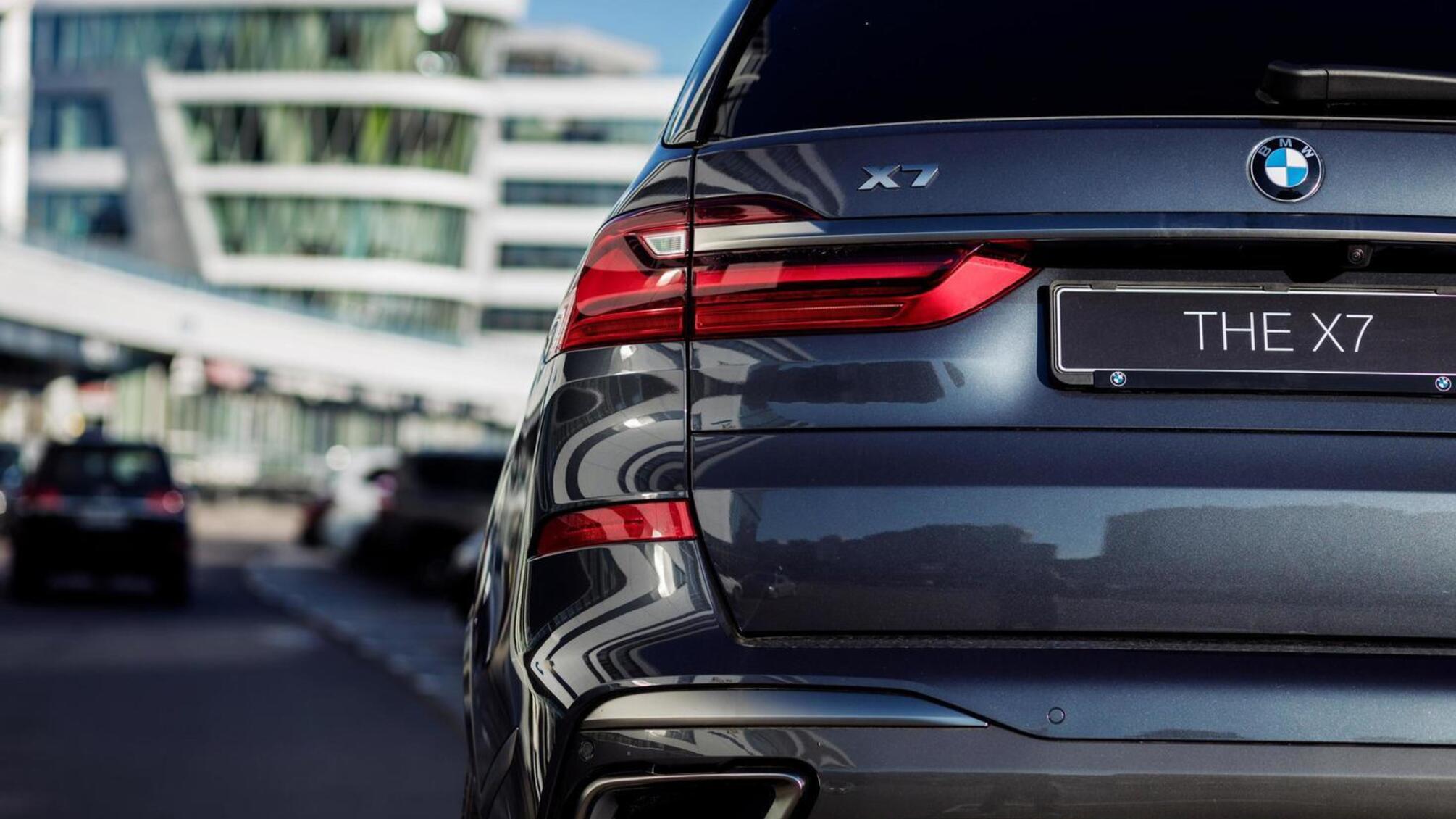 Суд арестовал элитные авто бывшего главы налоговой