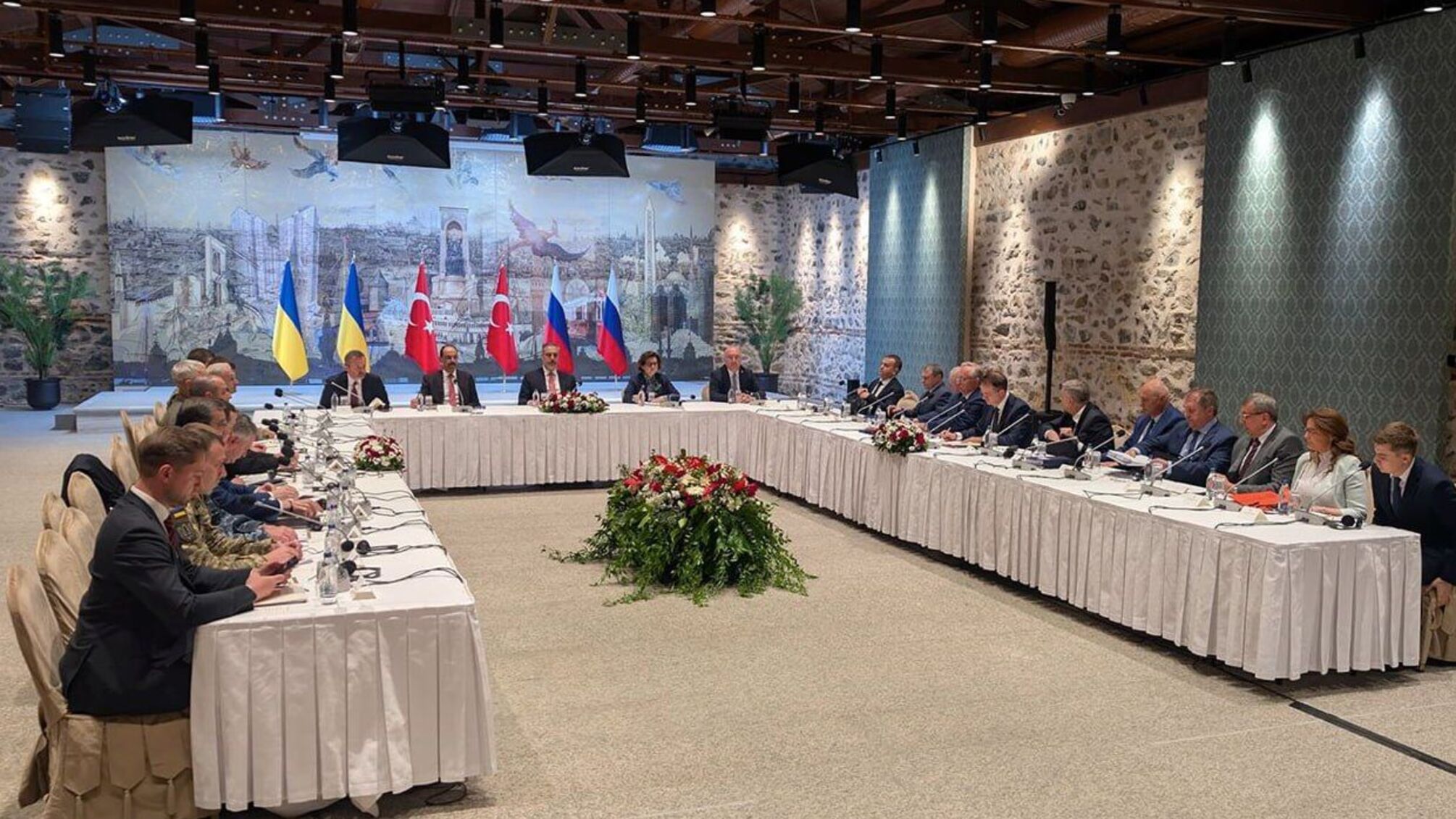 Зеленский требует реакции мира: санкции за фейковые переговоры россии