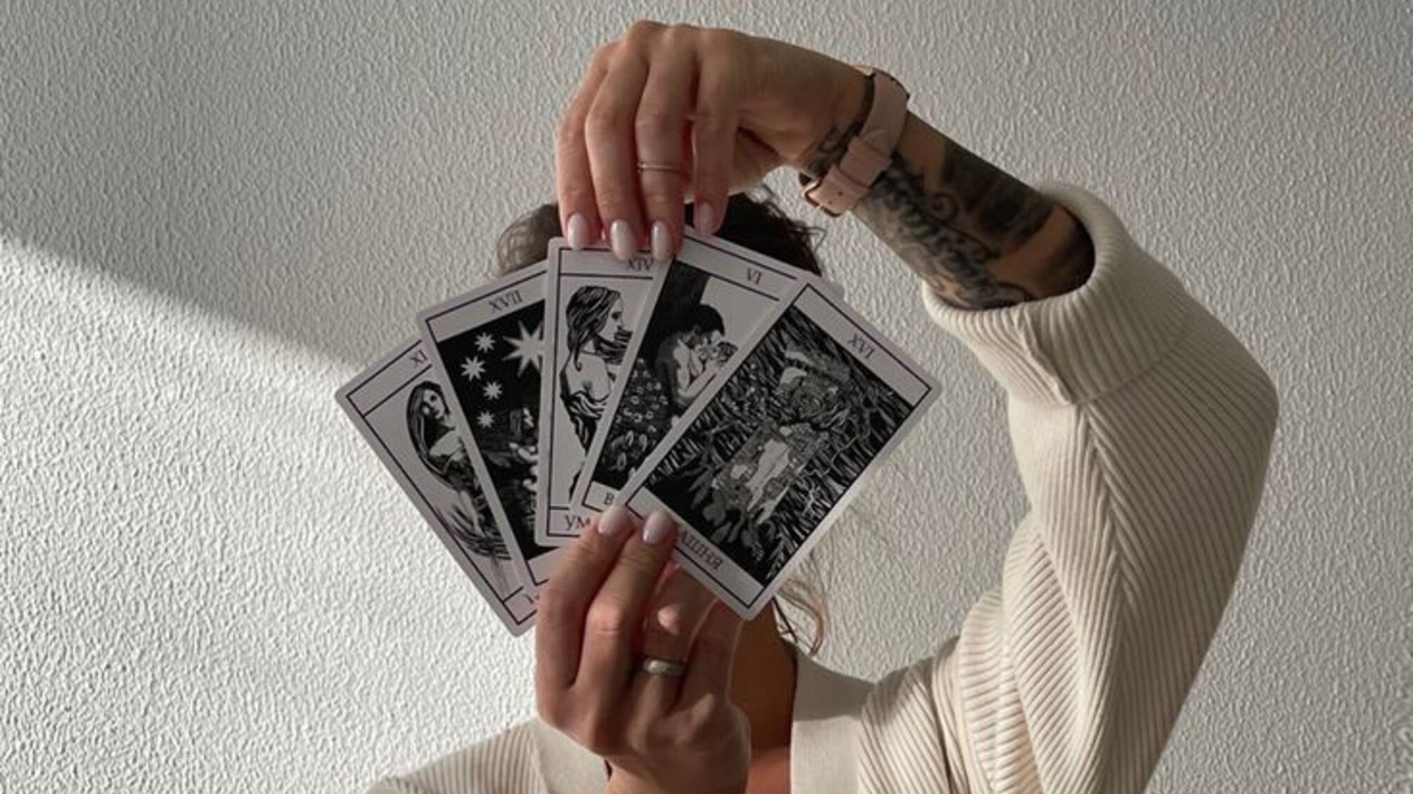 Предсказывающие карты Таро знакам зодиака 19 мая