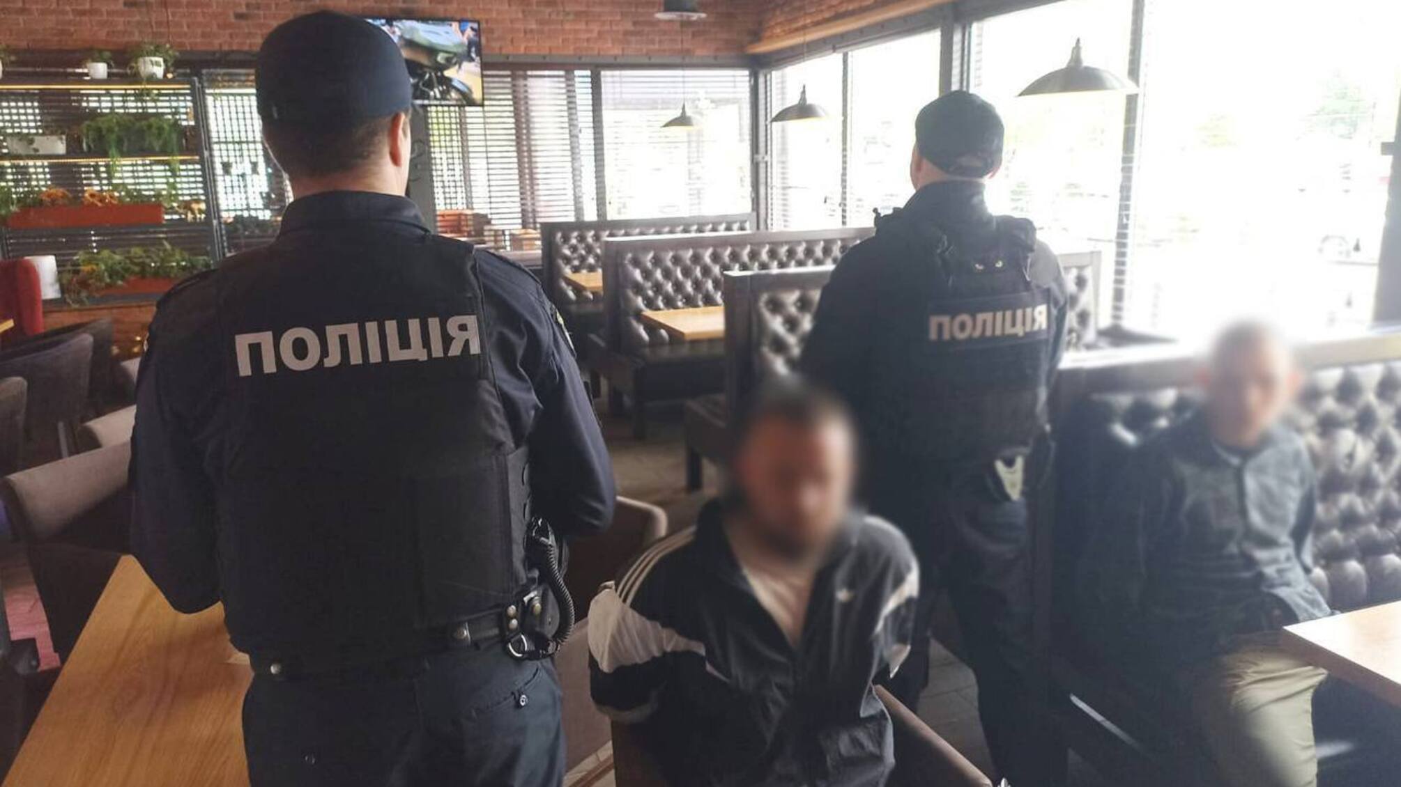 В Киеве мужчины открыли стрельбу из авто - их задержали в ресторане