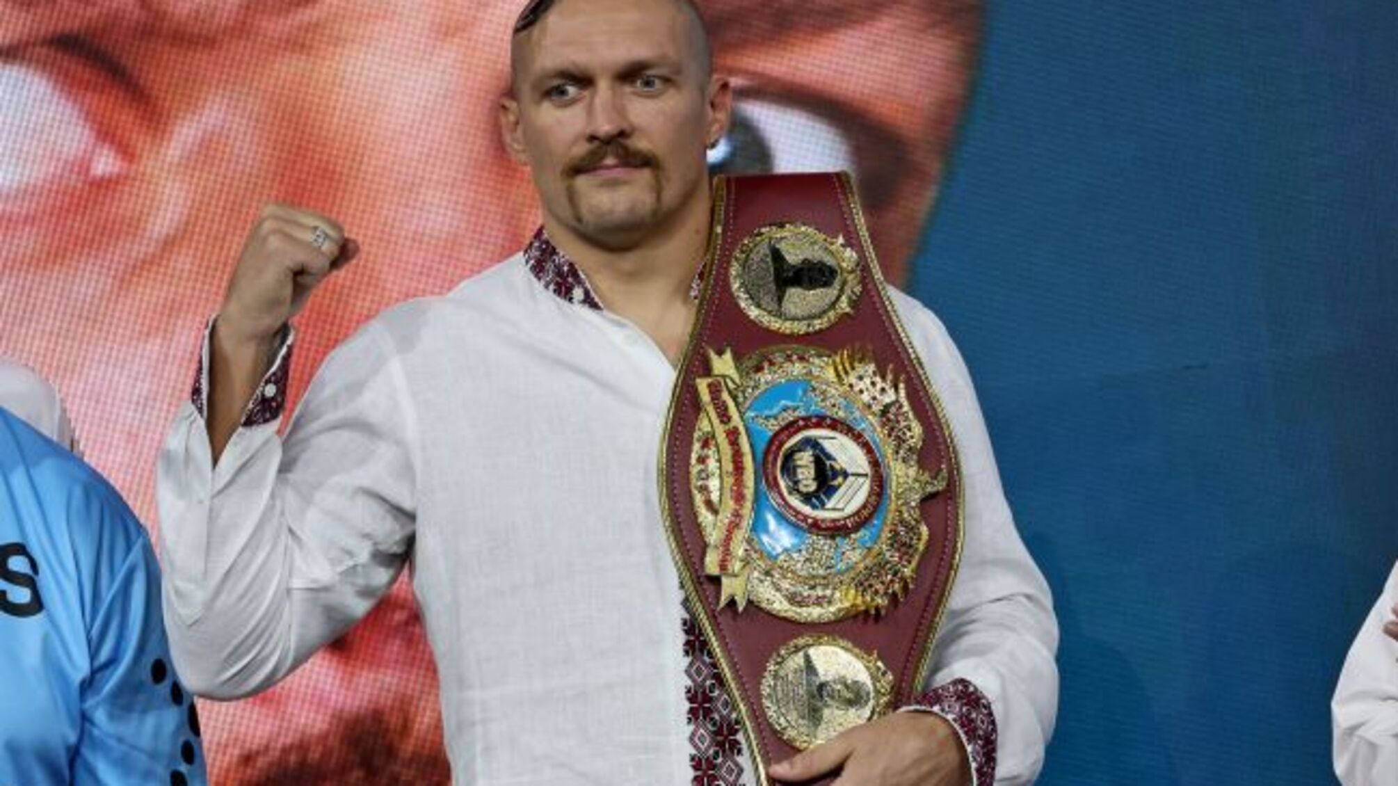 «Лише ринг»: Усик йде з боксу, але залишиться в спорті