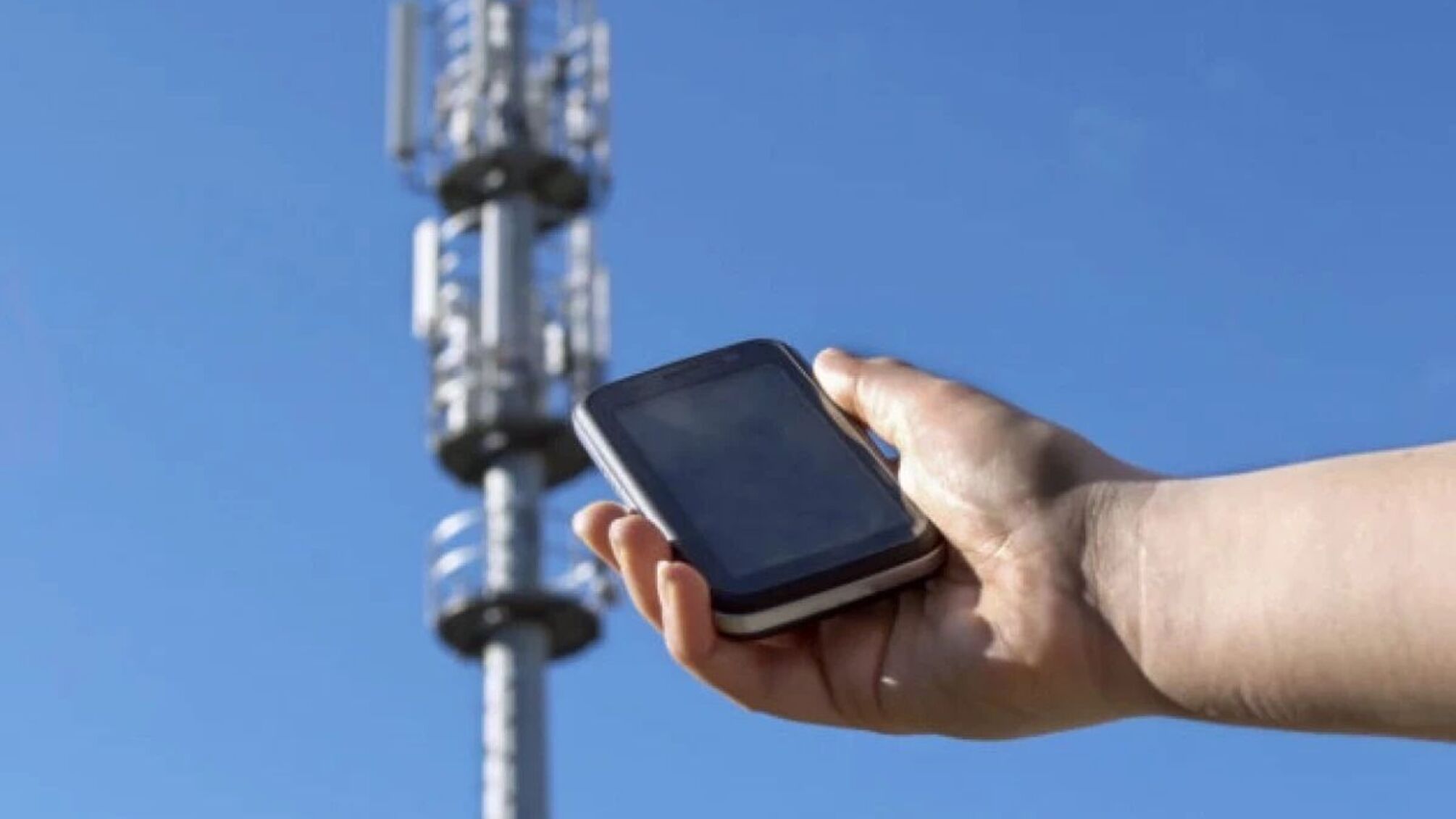 Національний збій мобільних мереж в Іспанії: мільйони людей залишилися без зв’язку