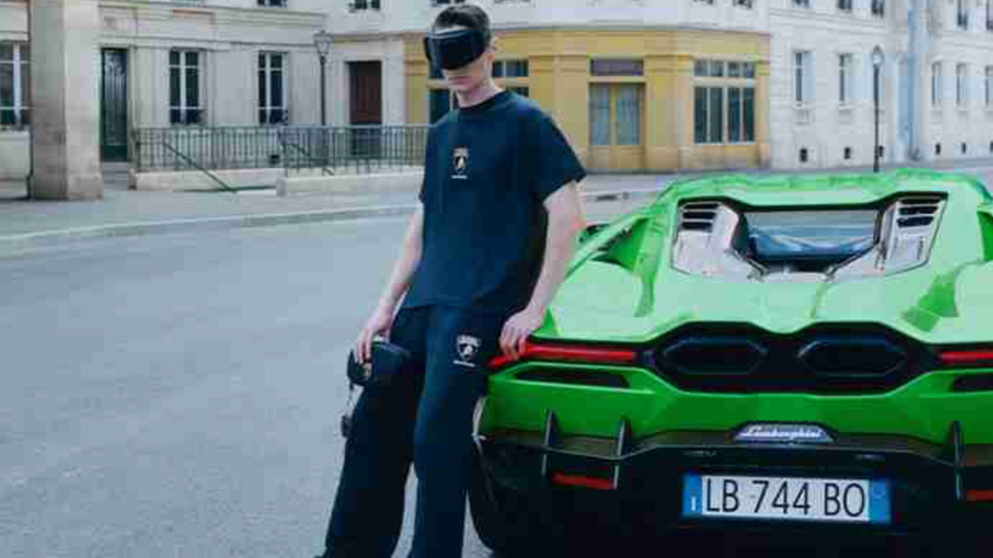 Итальянская скорость и французский шик: коллаборация Lamborghini x Balenciaga