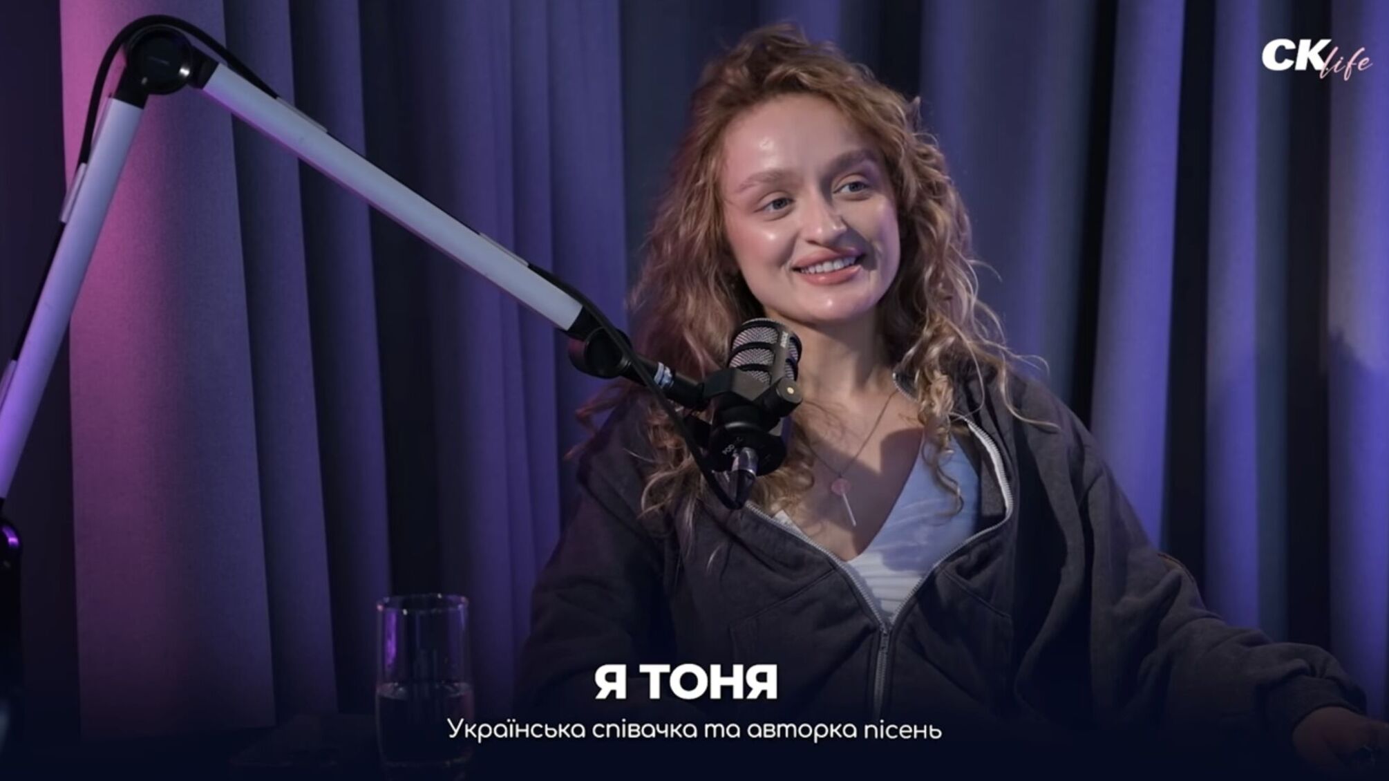В новом выпуске ШО podcast певица Тоня рассказала об искренности в музыке, поиске баланса и силе эмоций