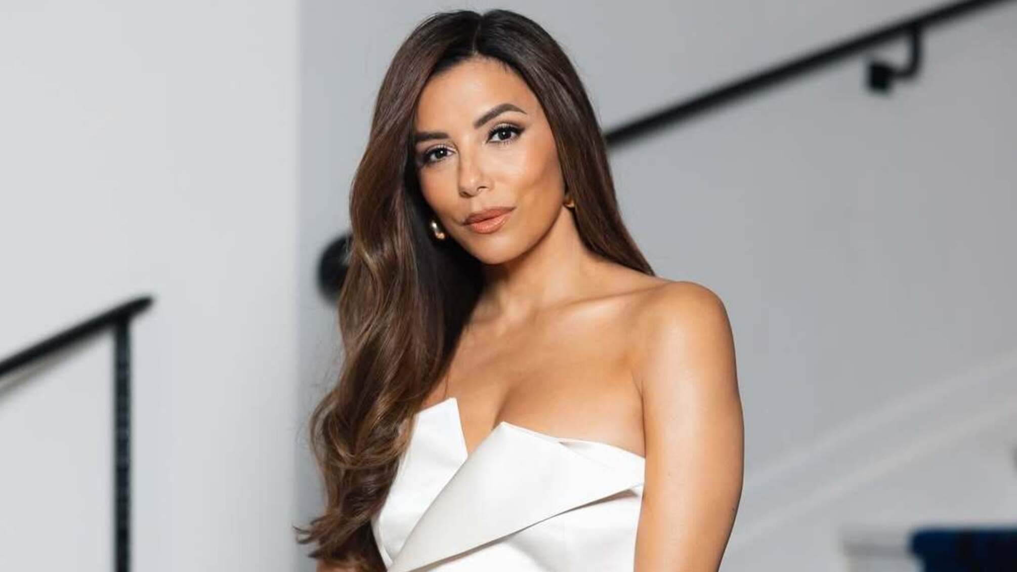 Єва Лонгорія стане режисером комедії з Кім Кардаш’ян у головній ролі