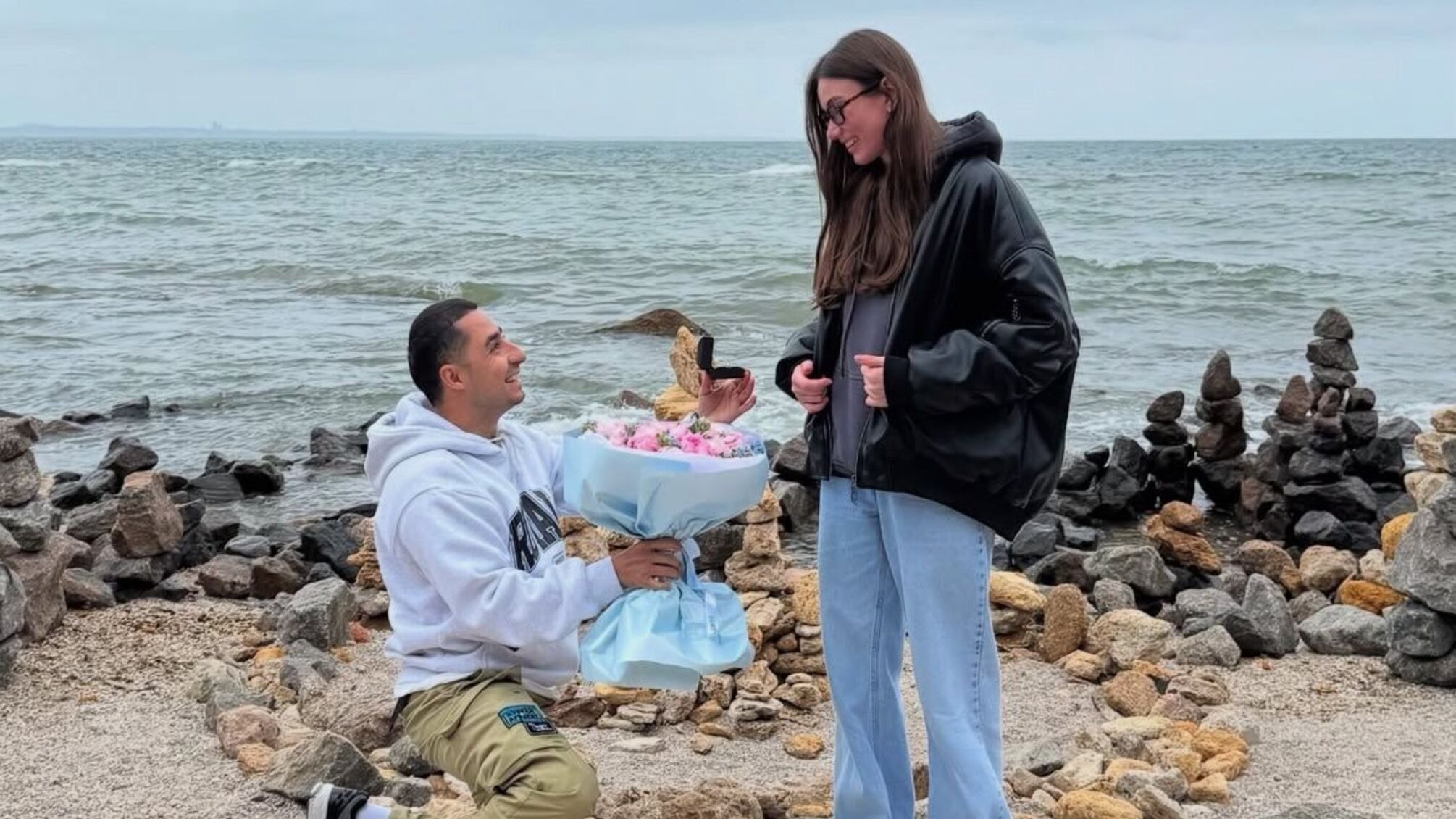 Актер Рамил Насиров сделал предложение любимой в Одессе — прямо на берегу моря
