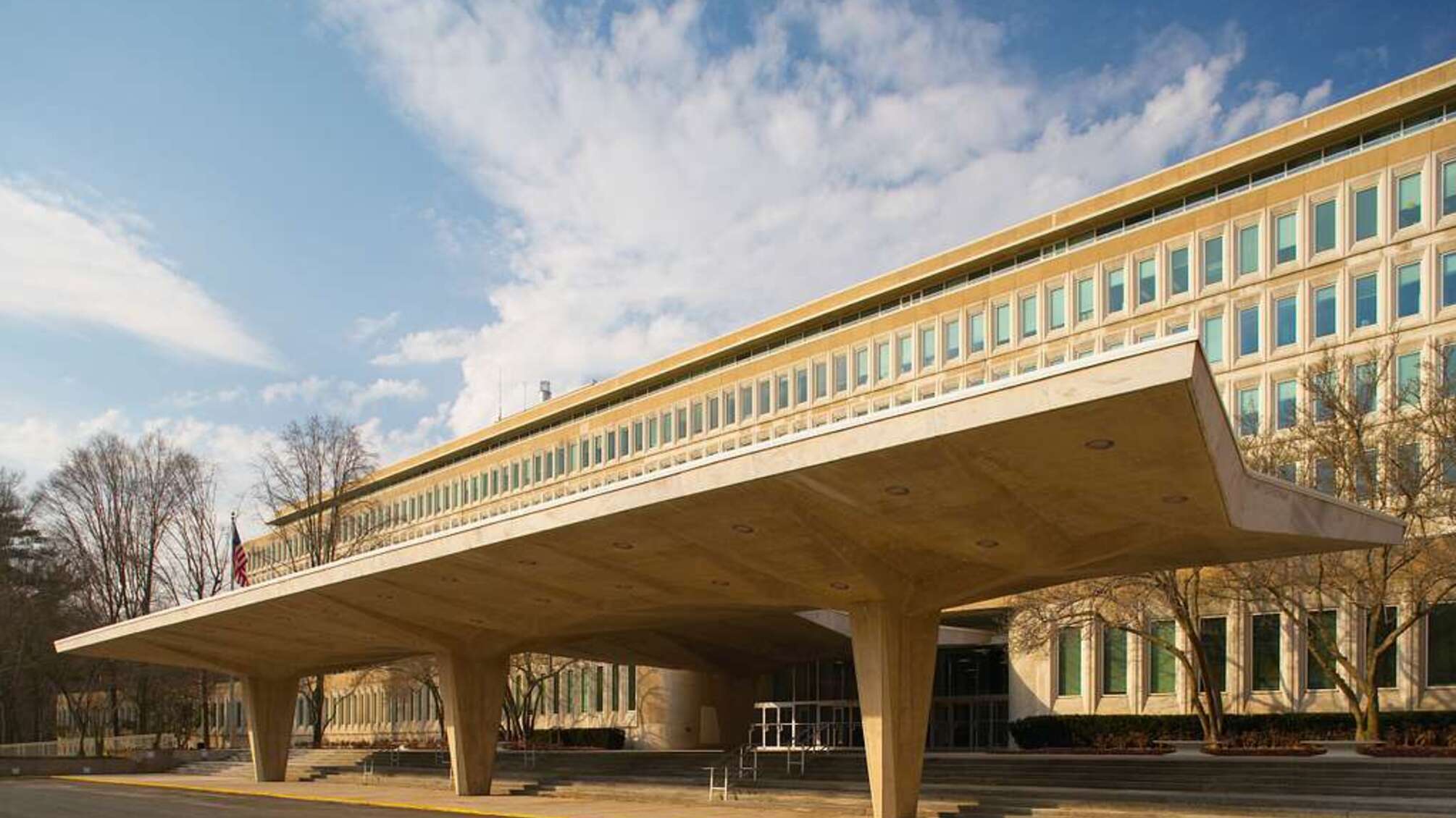 Инцидент с применением огнестрельного оружия произошел возле штаб-квартиры ЦРУ в США