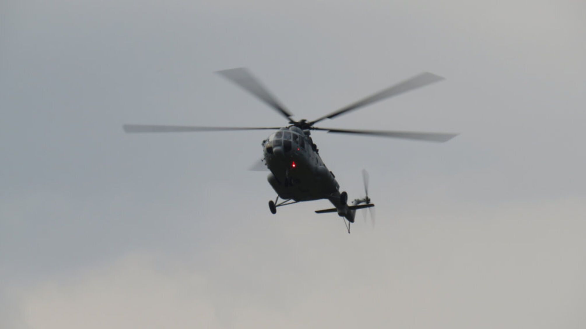 Вертоліт Мі-8 розбився на території покинутого заводу в росії