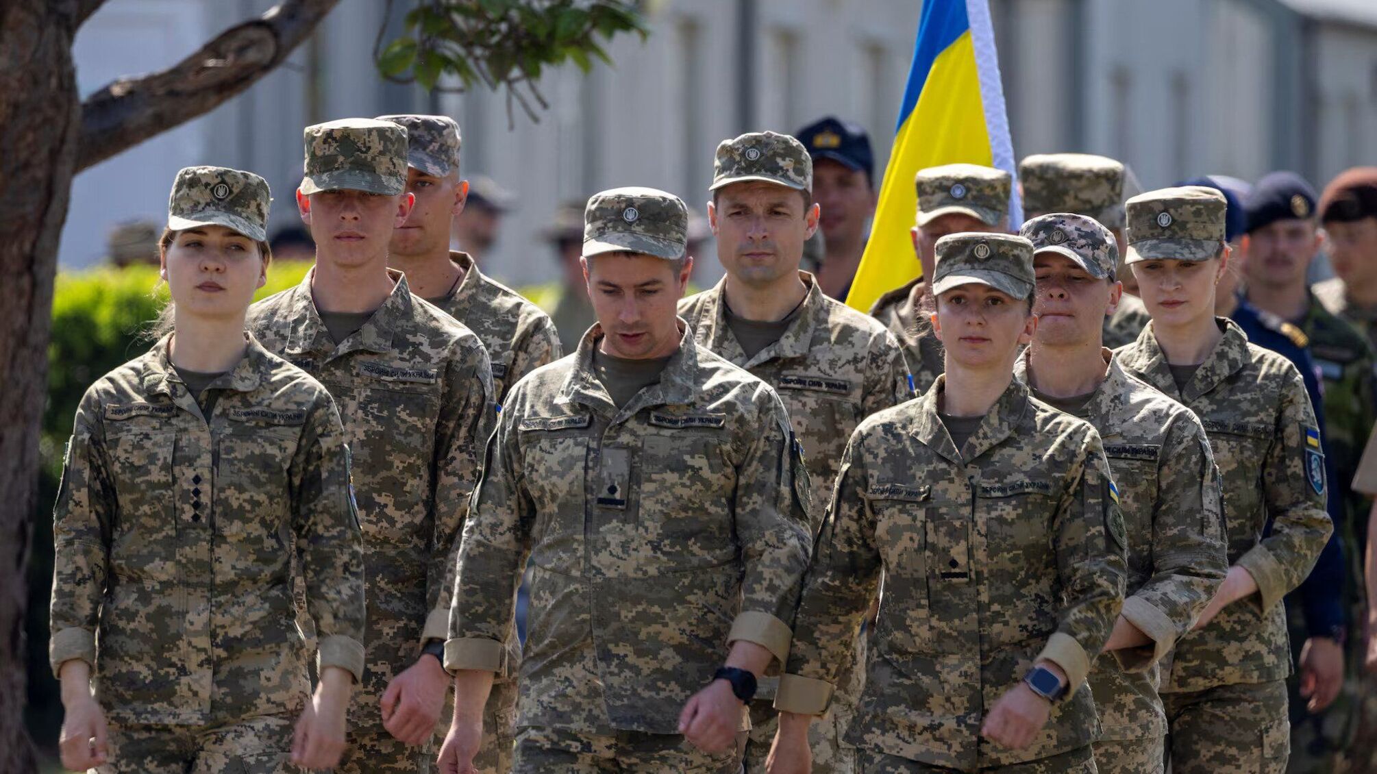 Кто из военных имеет право на увольнение во время военного положения