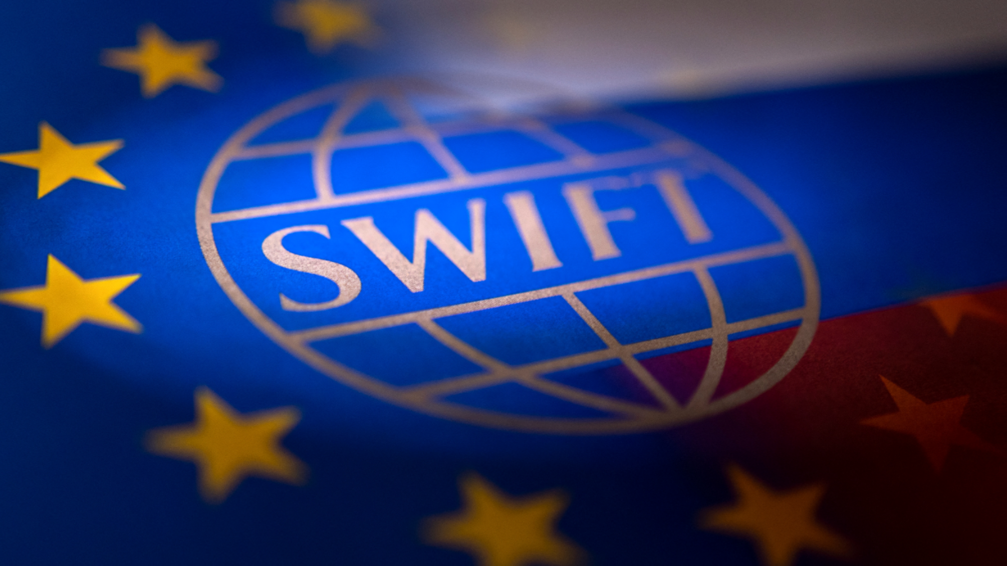ЄС планує відключити понад 20 російських банків від SWIFT 