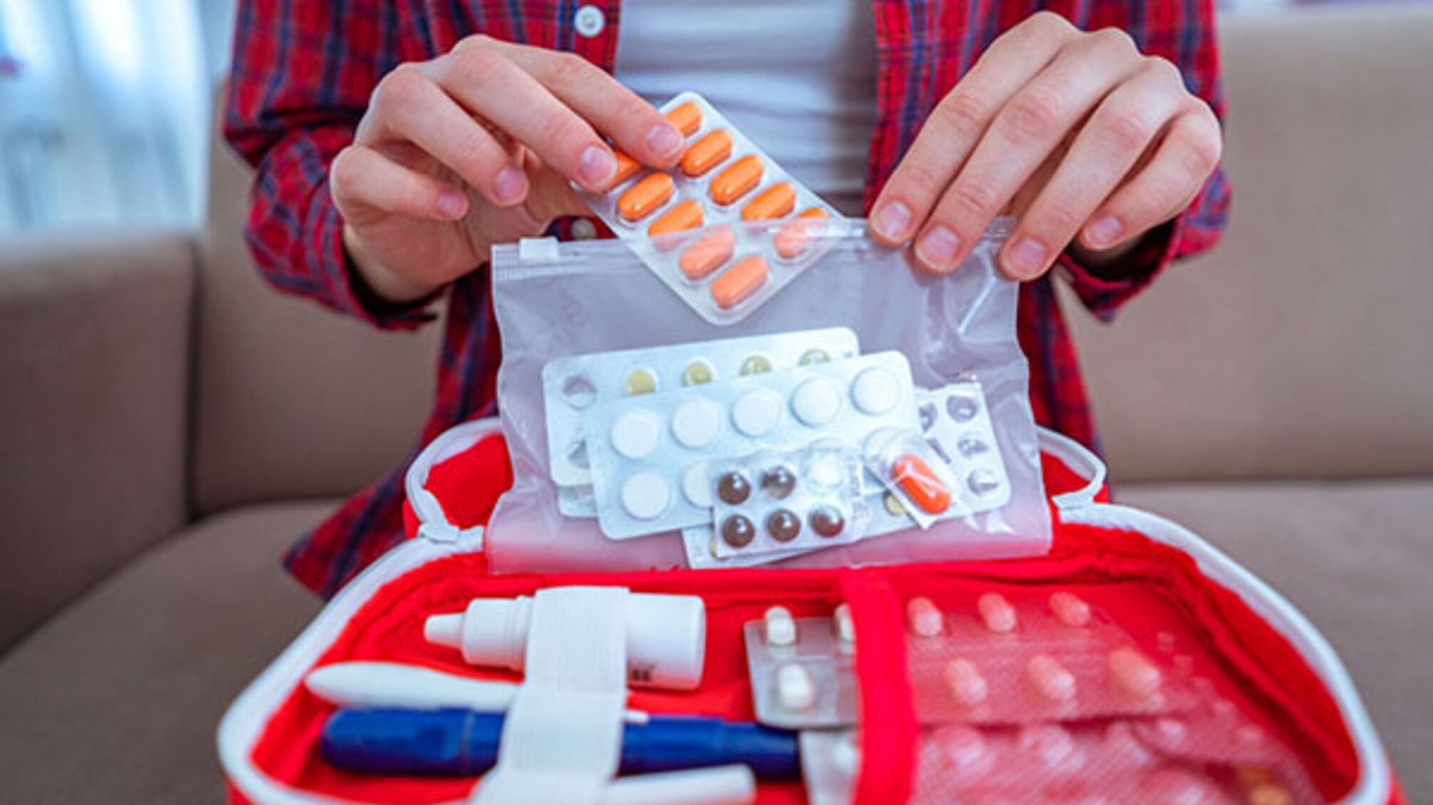 Відпочинок влітку: про які захворювання потрібно пам'ятати і як зібрати аптечку в дорогу