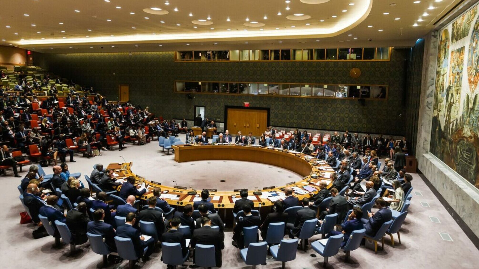 Россия отвечает 'зеркально': просит СБ ООН собраться 30 мая