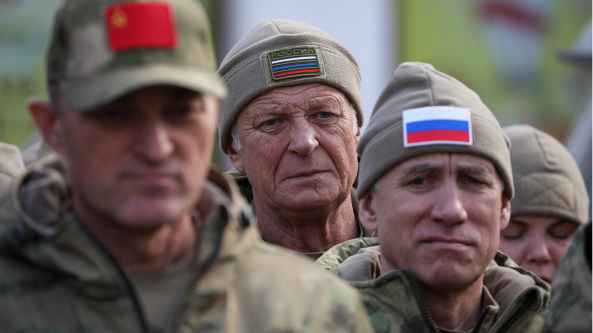 В русской армии проводят курс 'молодого пахана', где учат общаться с новобранцами-'зеками'