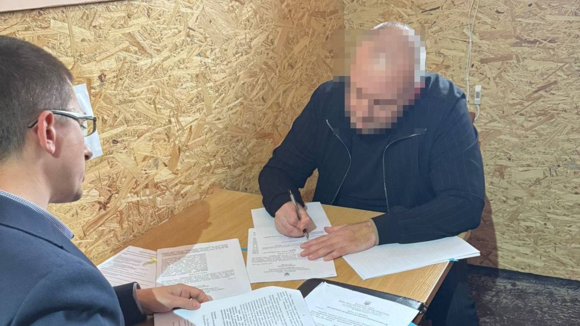 Дом, земля, кэш и 'Гелик': чиновника ДМС обвиняют в фальсификации декларации