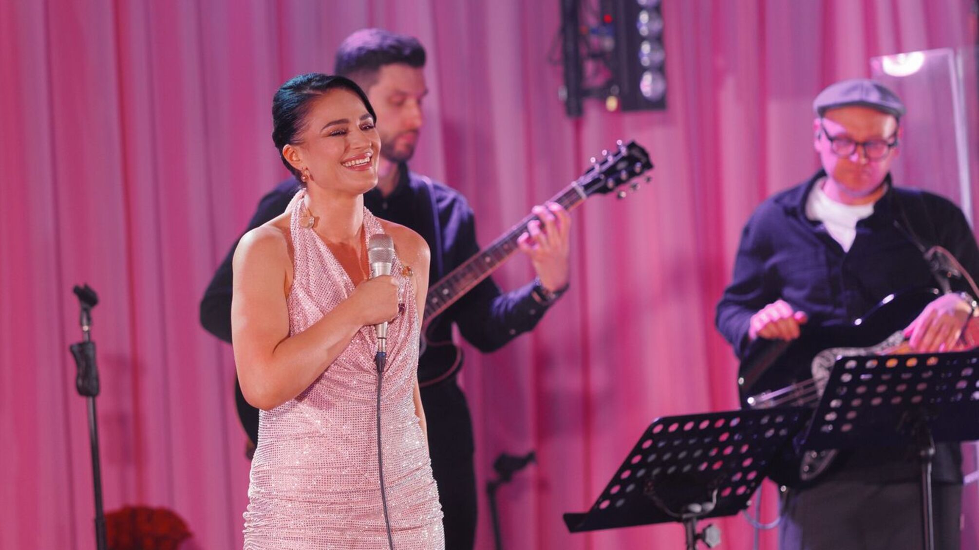 Откровенная музыка и праздничная атмосфера: Марта Адамчук дебютировала с сольным концертом