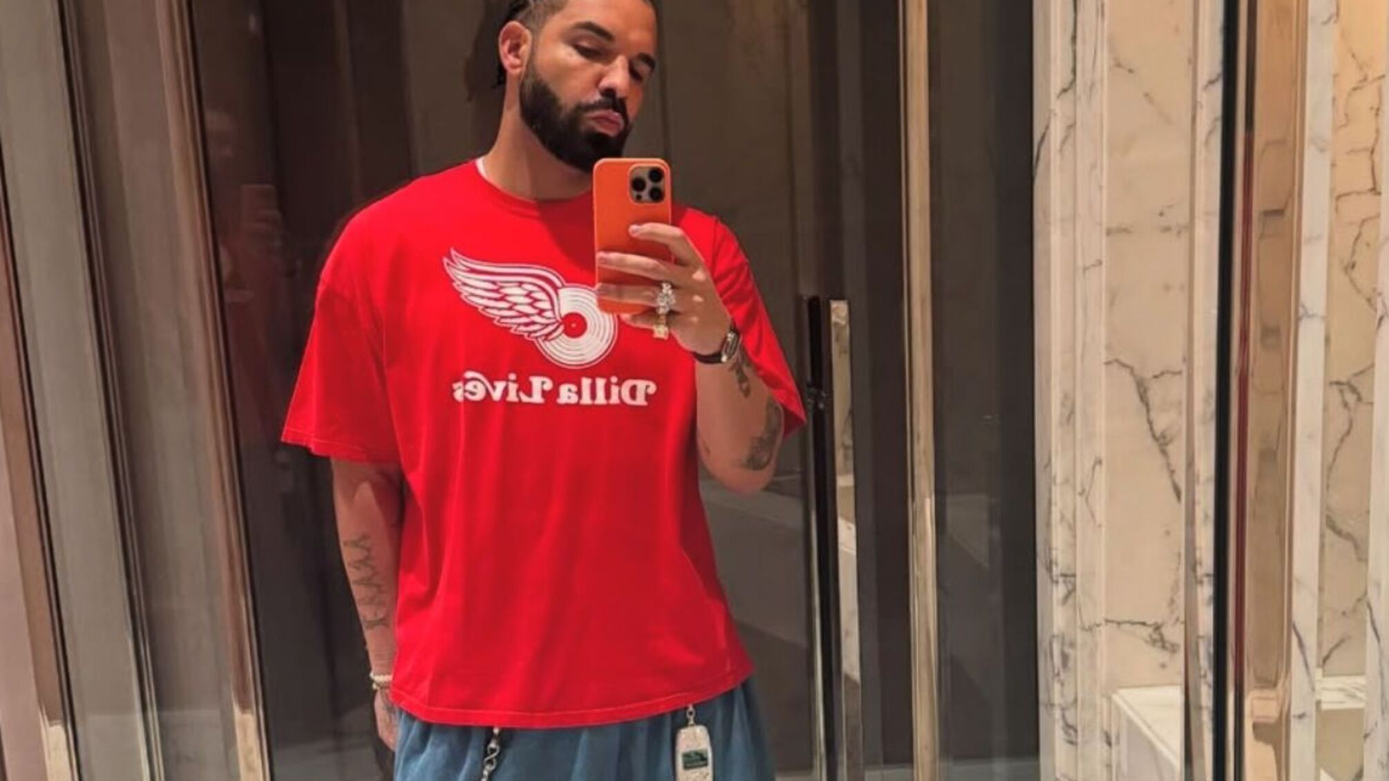 Дрейк показал коллекцию украшений из 54 карат бриллиантов — и это не кулоны