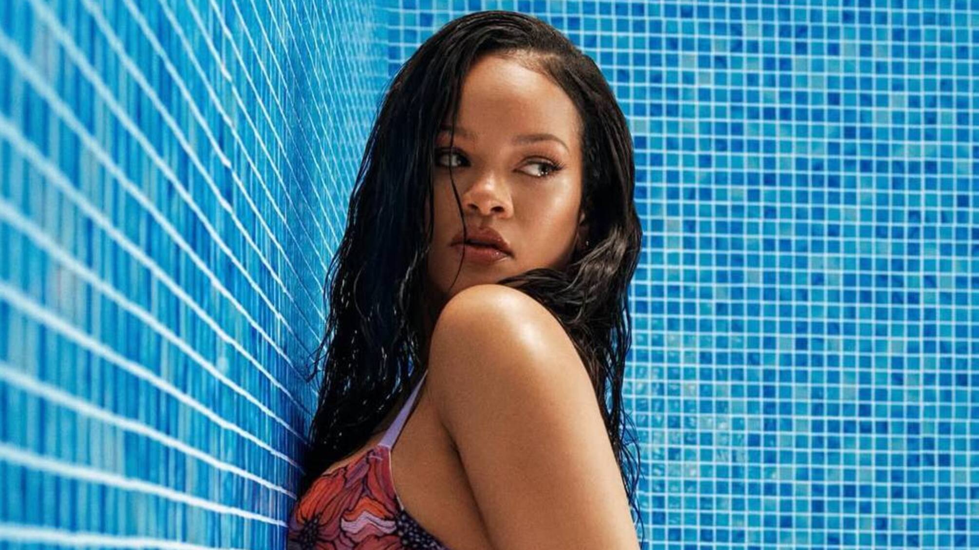 Рианна в цветочном белье Savage x Fenty показала новую коллекцию и скрыла беременный живот