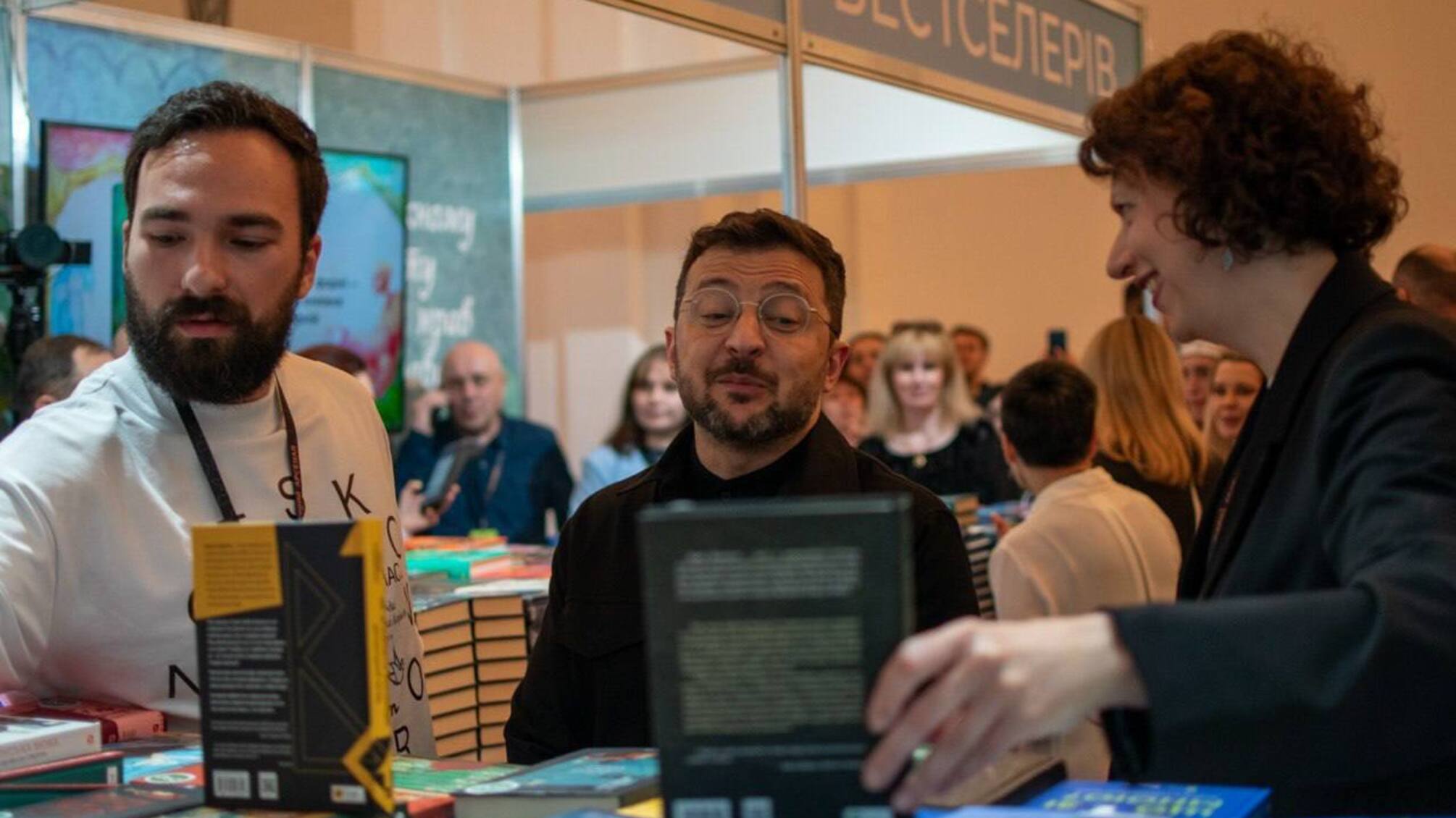 Яку книгу на 'Книжковому Арсеналі' купив Президент Зеленський