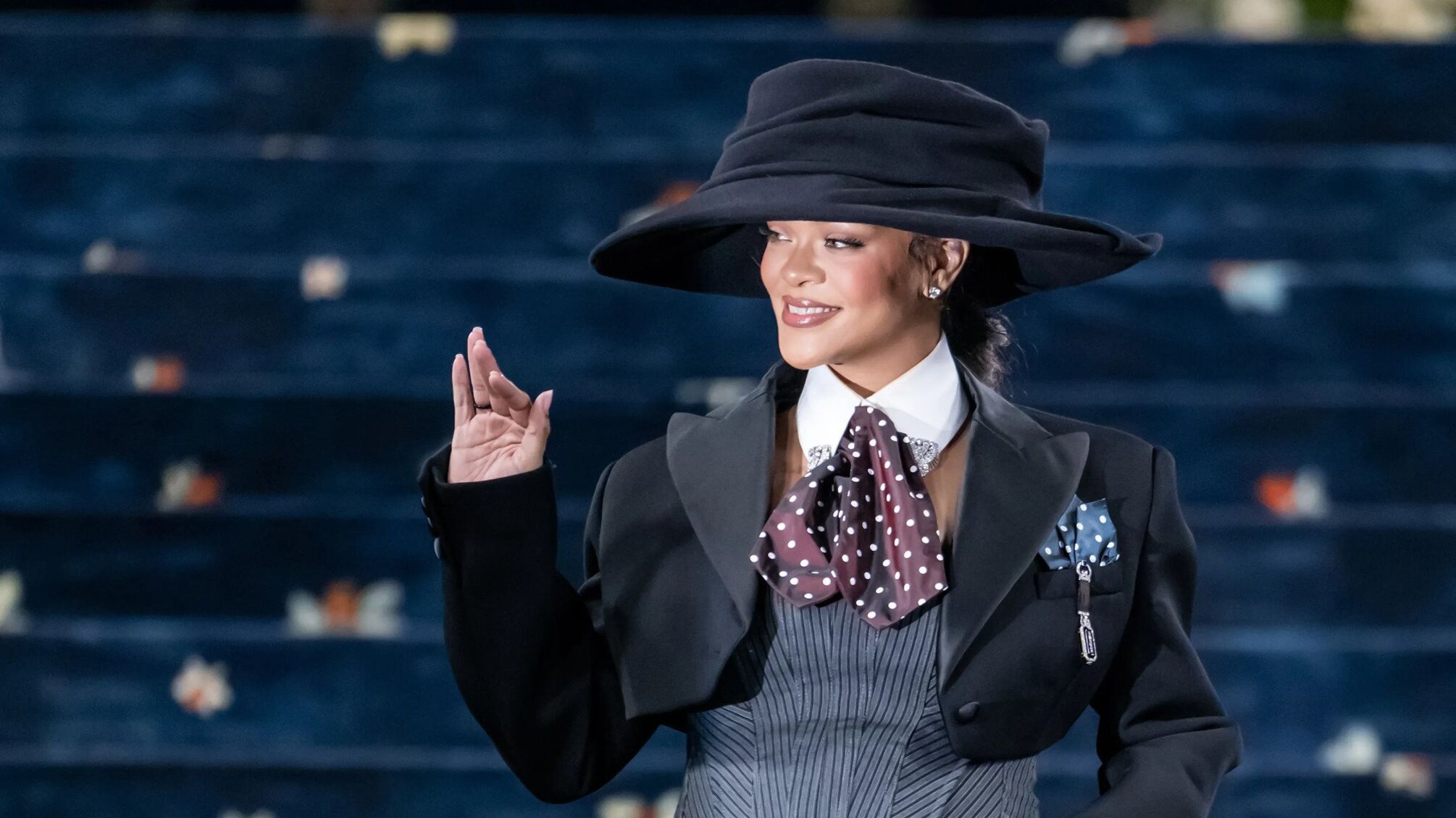 Рианна в третий раз беременна: певица подтвердила новость на Met Gala 2025