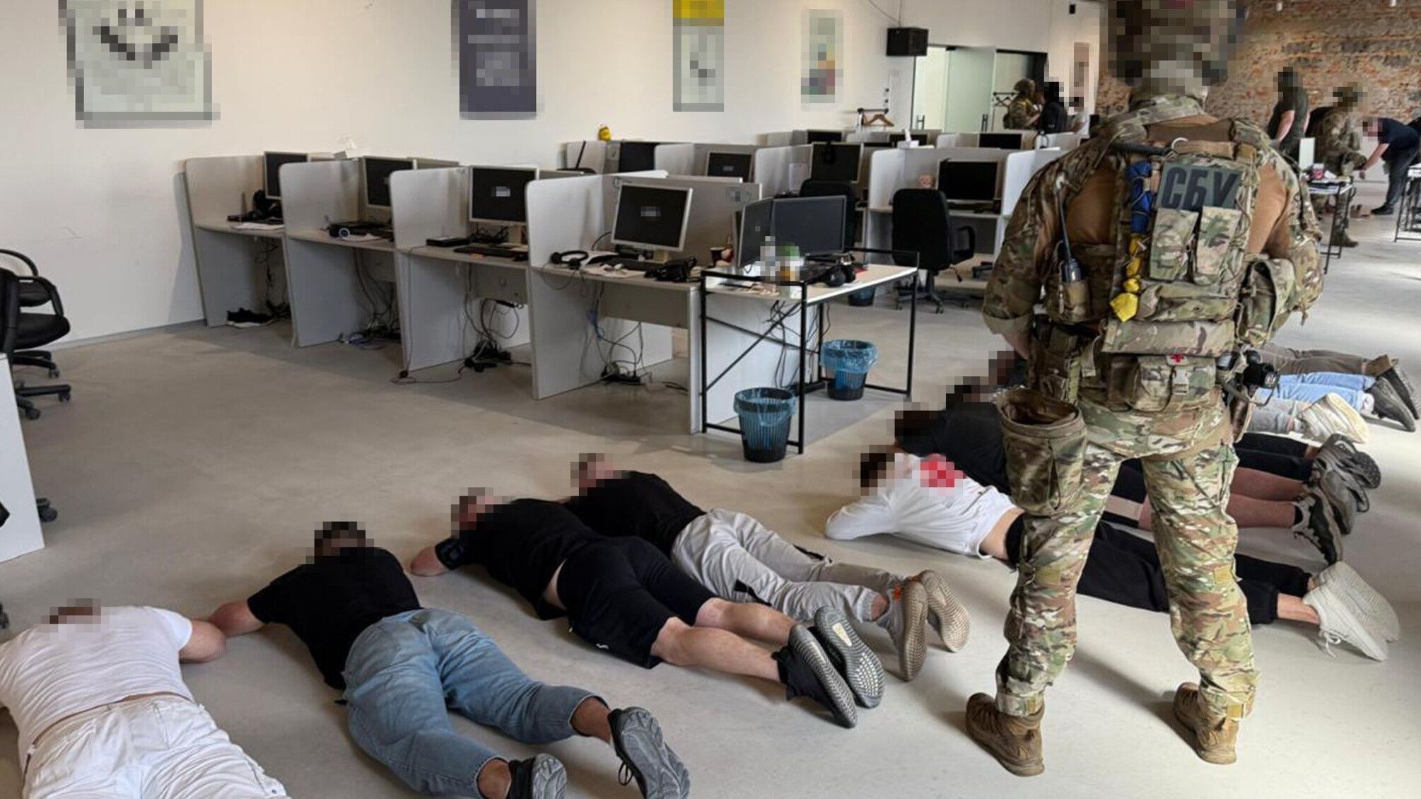 Кол-центр в Ужгороді крав криптовалюту у європейців: СБУ затримала організаторів