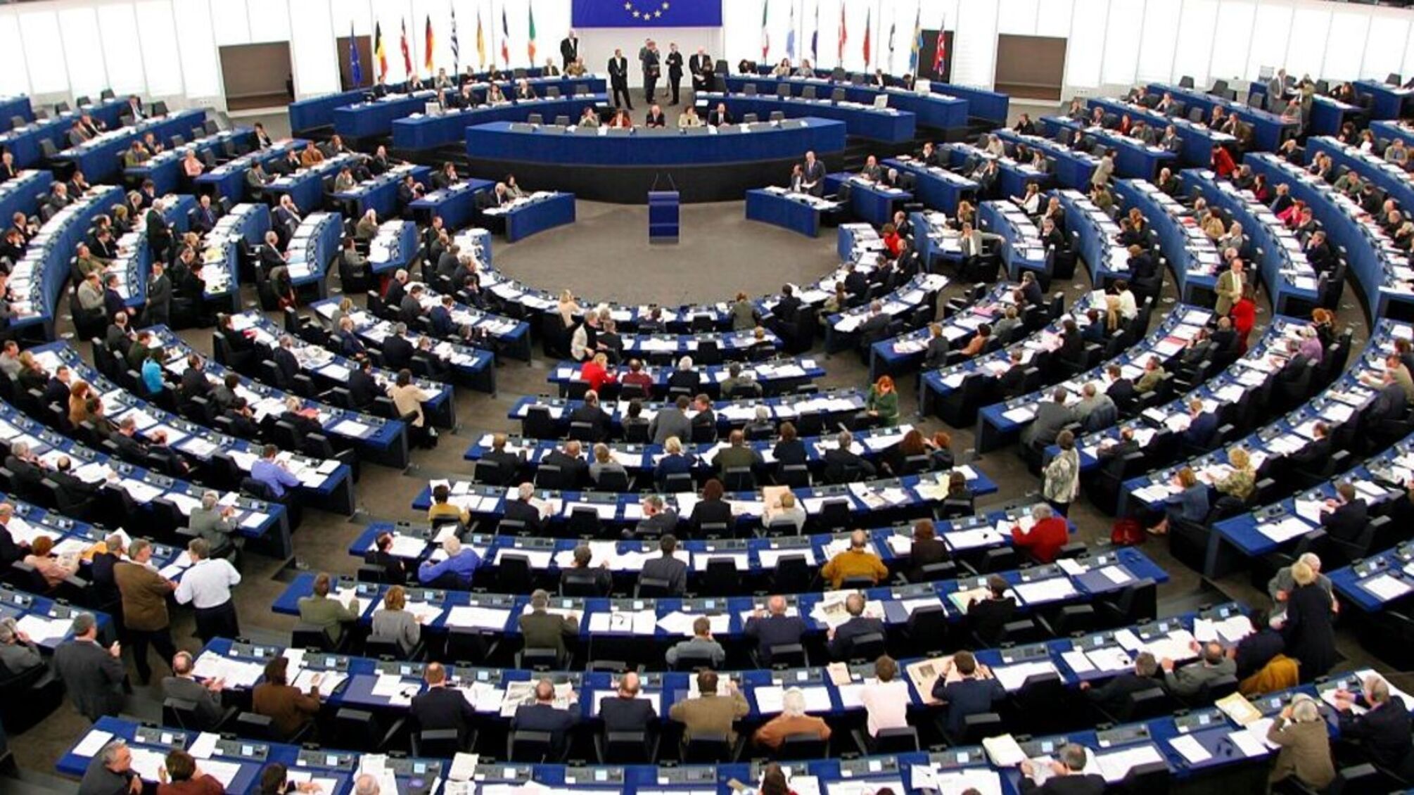 Невелика група євродепутатів поїде до москви на 9 травня